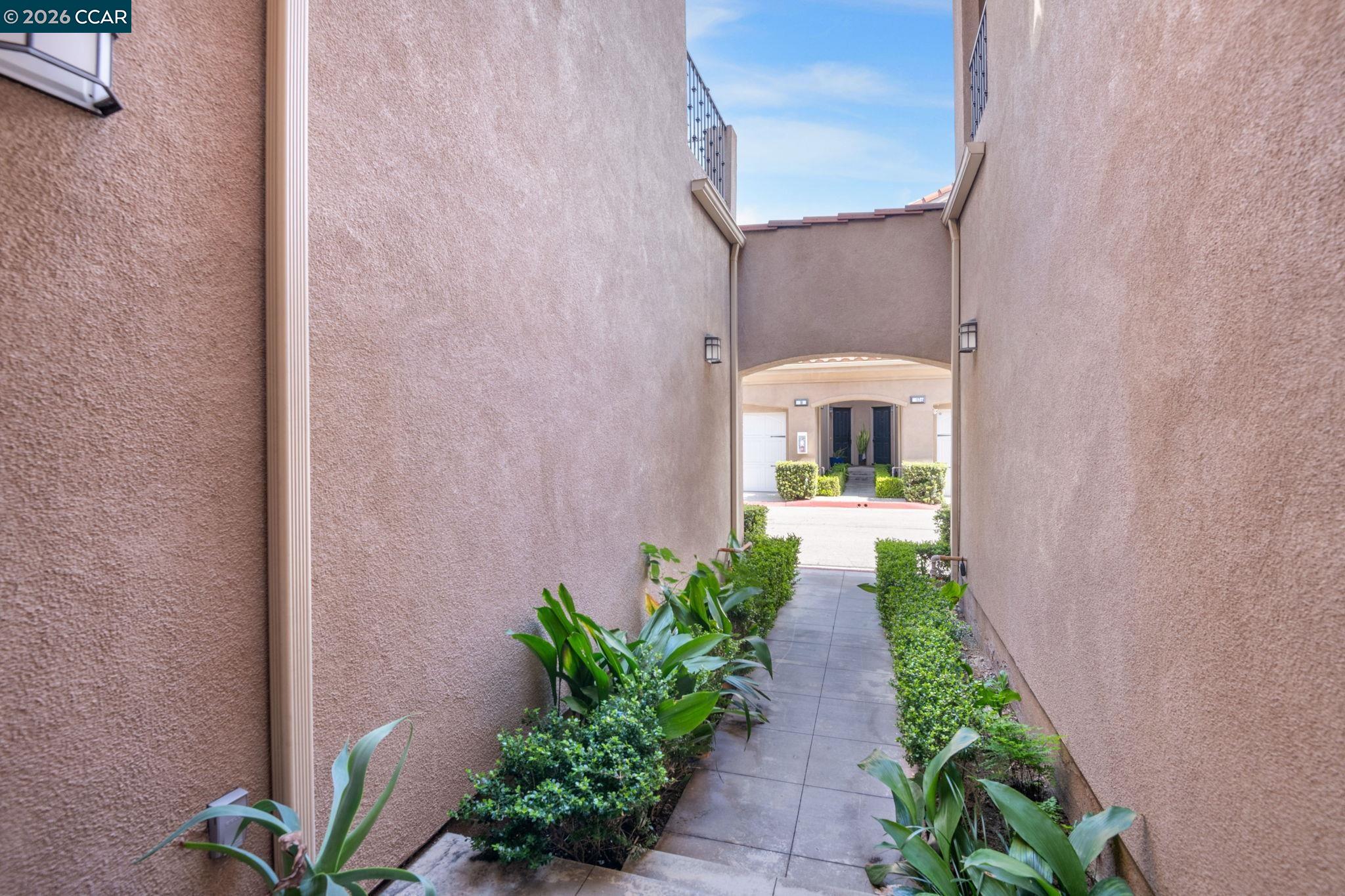 Detail Gallery Image 4 of 38 For 20402 Santa Ana Ave #4,  Newport Beach,  CA 92660 - 2 Beds | 2/1 Baths