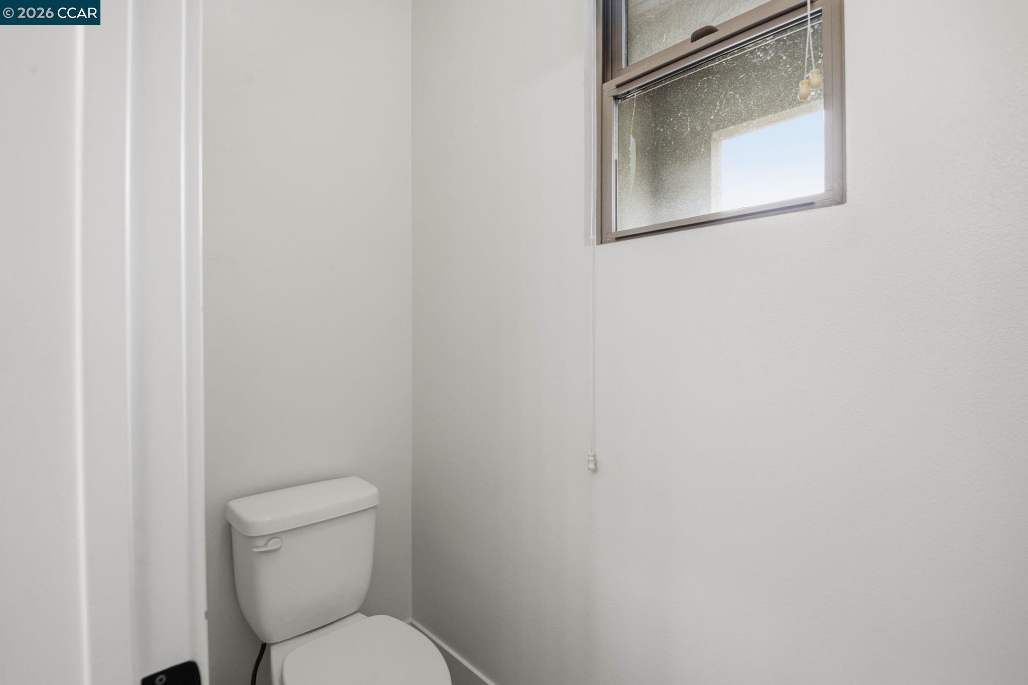 Detail Gallery Image 30 of 38 For 20402 Santa Ana Ave #4,  Newport Beach,  CA 92660 - 2 Beds | 2/1 Baths