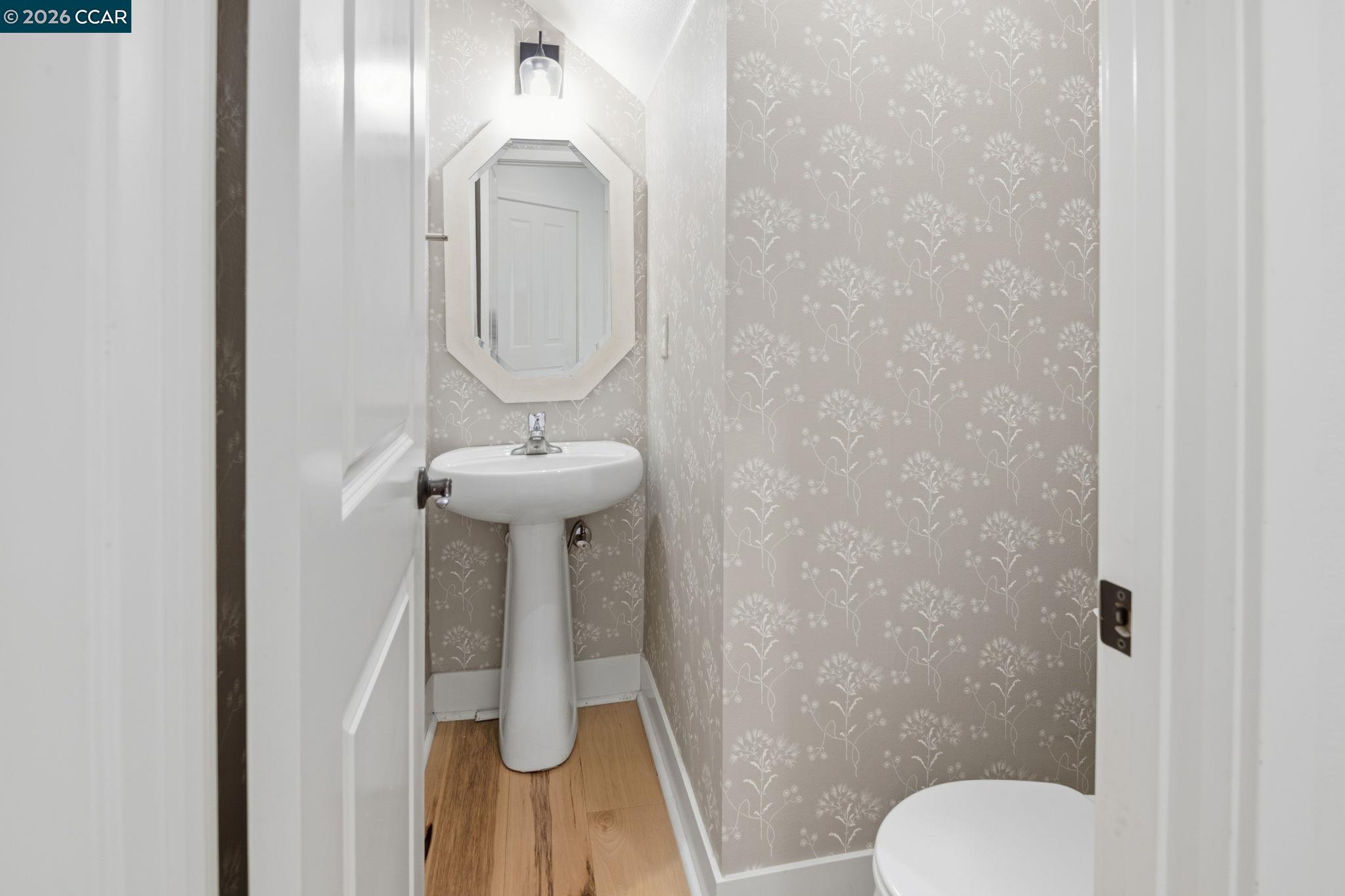 Detail Gallery Image 8 of 38 For 20402 Santa Ana Ave #4,  Newport Beach,  CA 92660 - 2 Beds | 2/1 Baths