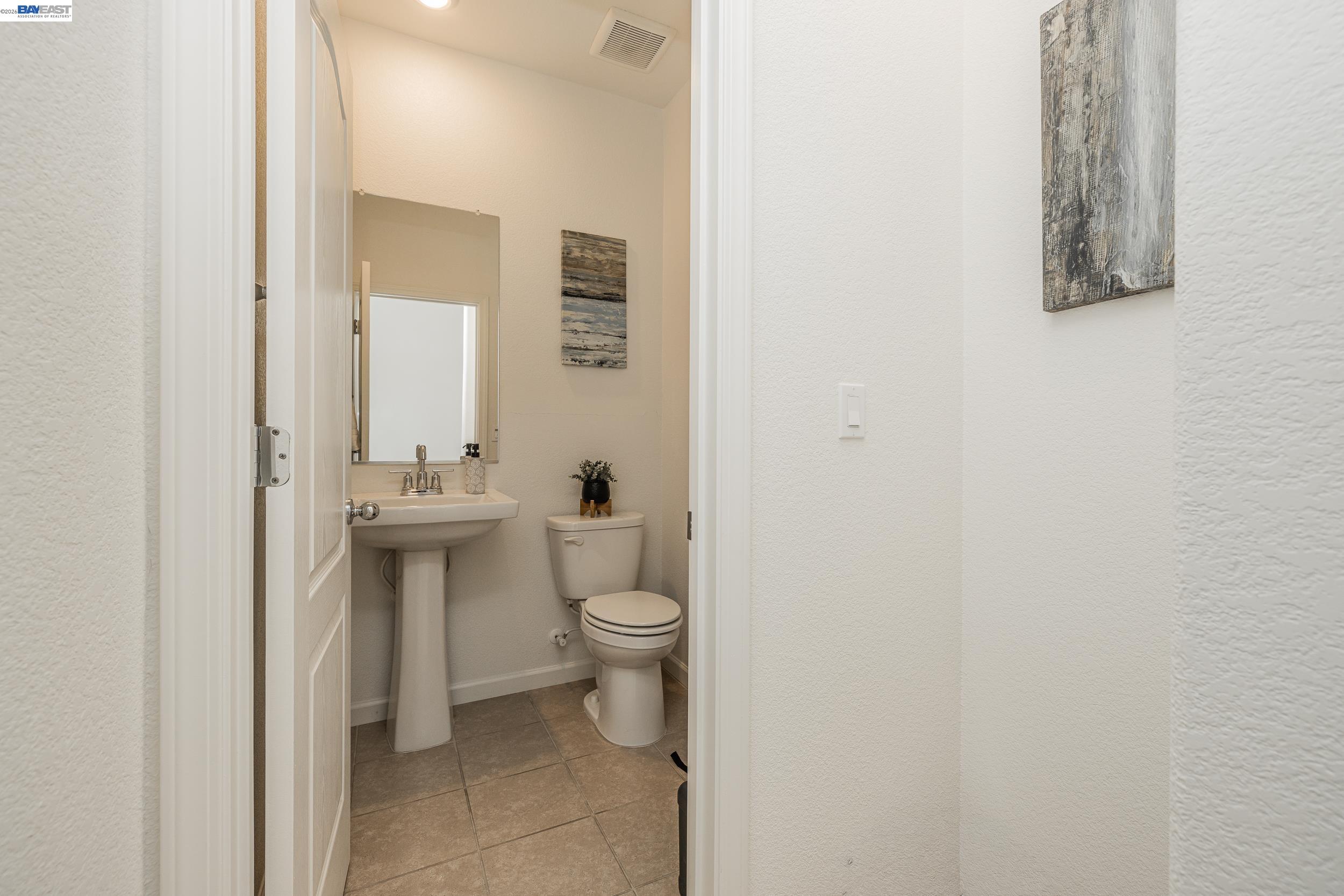 Detail Gallery Image 14 of 42 For 2891 Reyva Dhillon Ln, Tracy,  CA 95377 - 4 Beds | 3/1 Baths