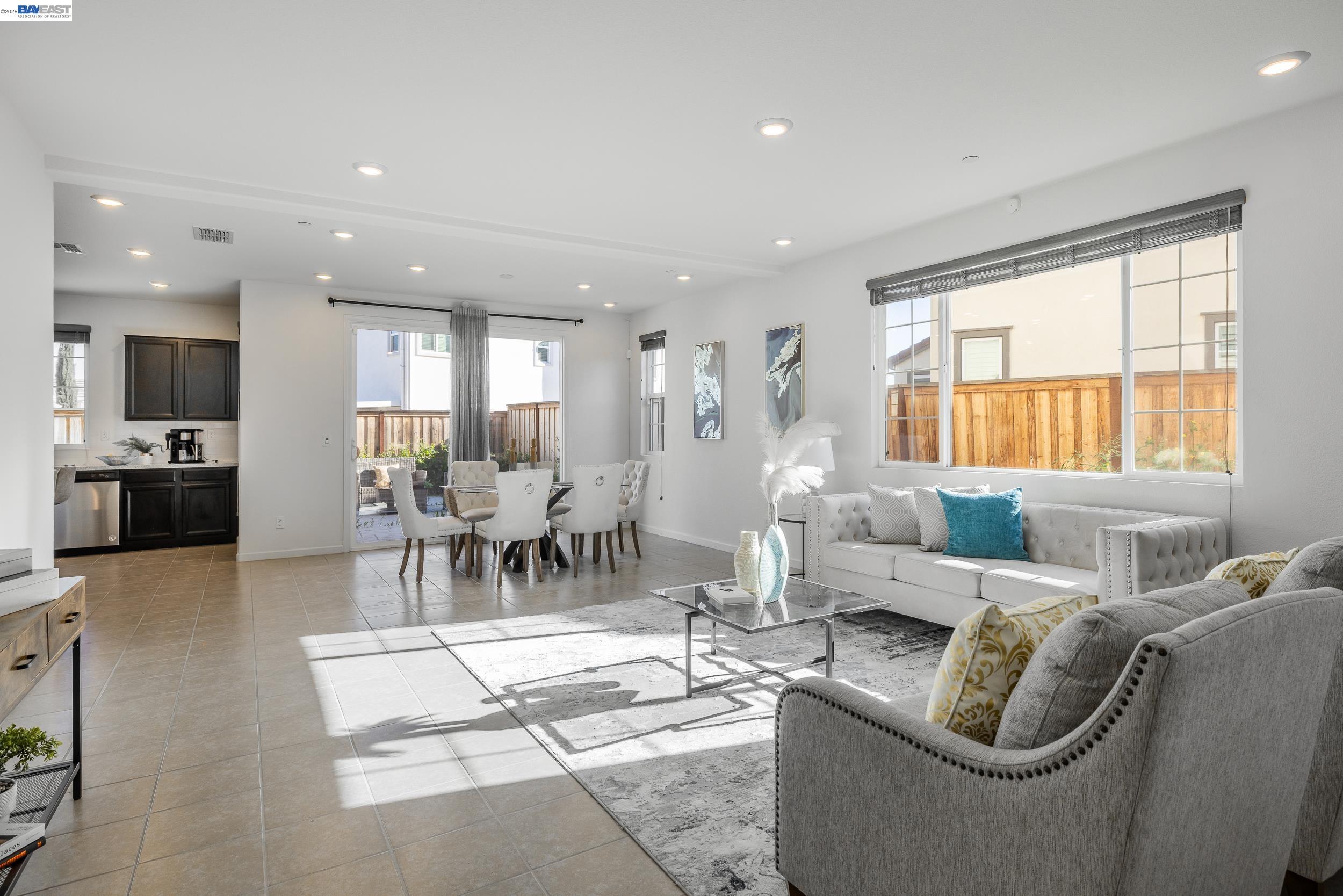 Detail Gallery Image 4 of 42 For 2891 Reyva Dhillon Ln, Tracy,  CA 95377 - 4 Beds | 3/1 Baths