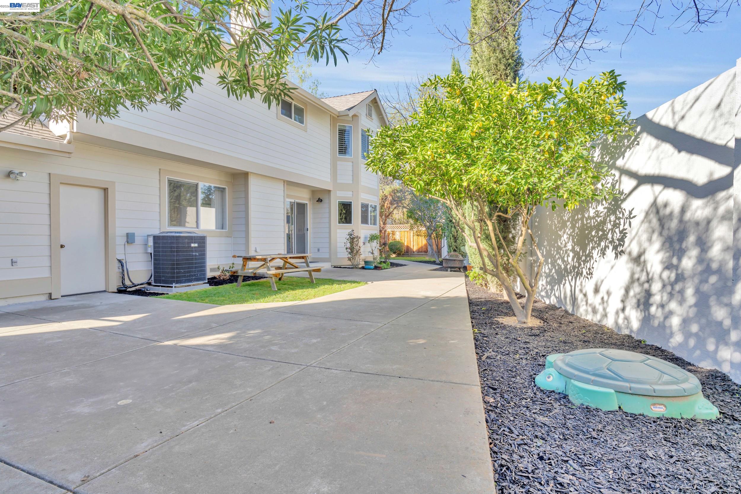 Detail Gallery Image 24 of 35 For 282 Del Valle Ct, Pleasanton,  CA 94566 - 4 Beds | 3 Baths