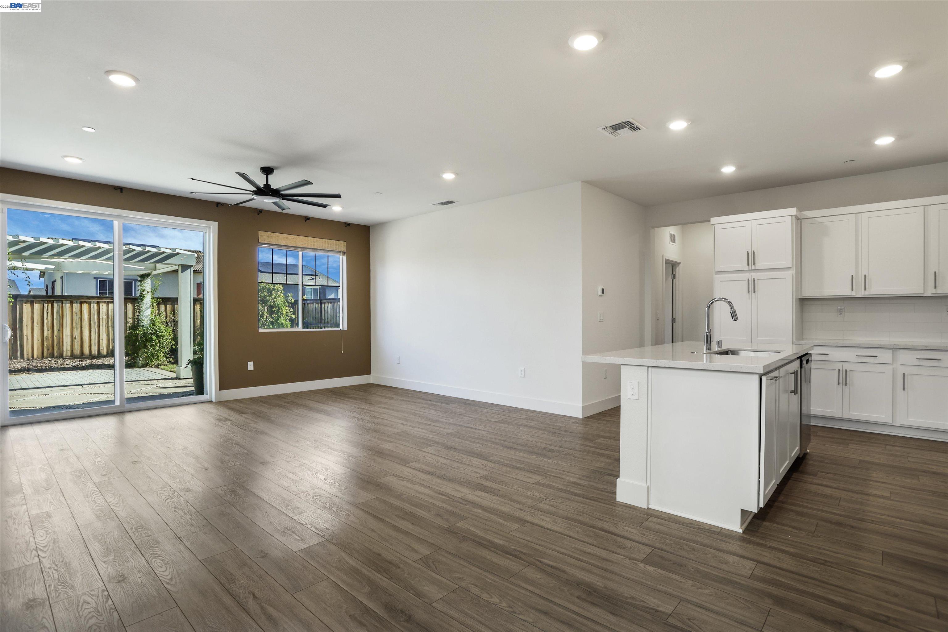 Detail Gallery Image 15 of 55 For 5996 Markham Dr, Tracy,  CA 95377 - 4 Beds | 3 Baths