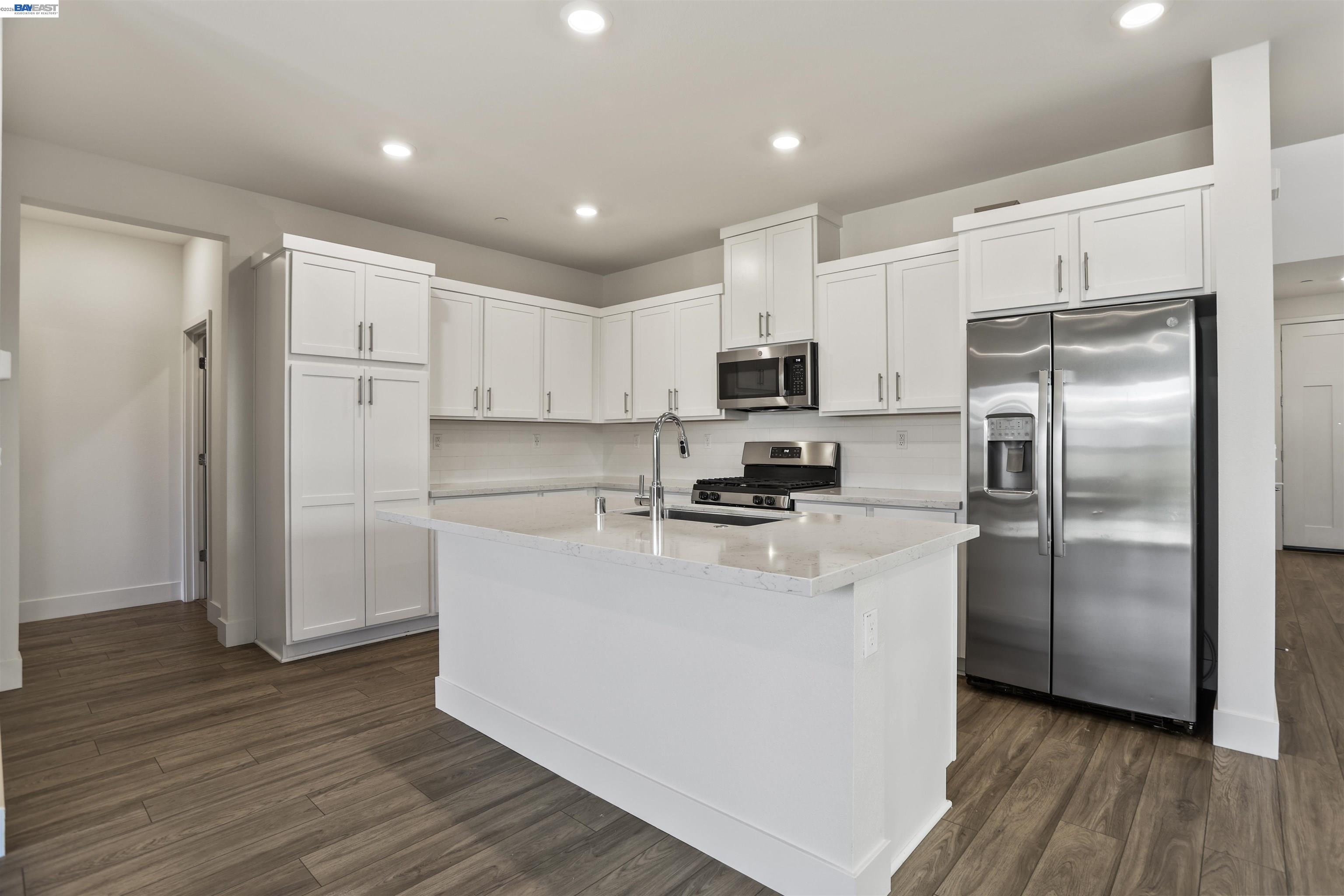 Detail Gallery Image 18 of 55 For 5996 Markham Dr, Tracy,  CA 95377 - 4 Beds | 3 Baths