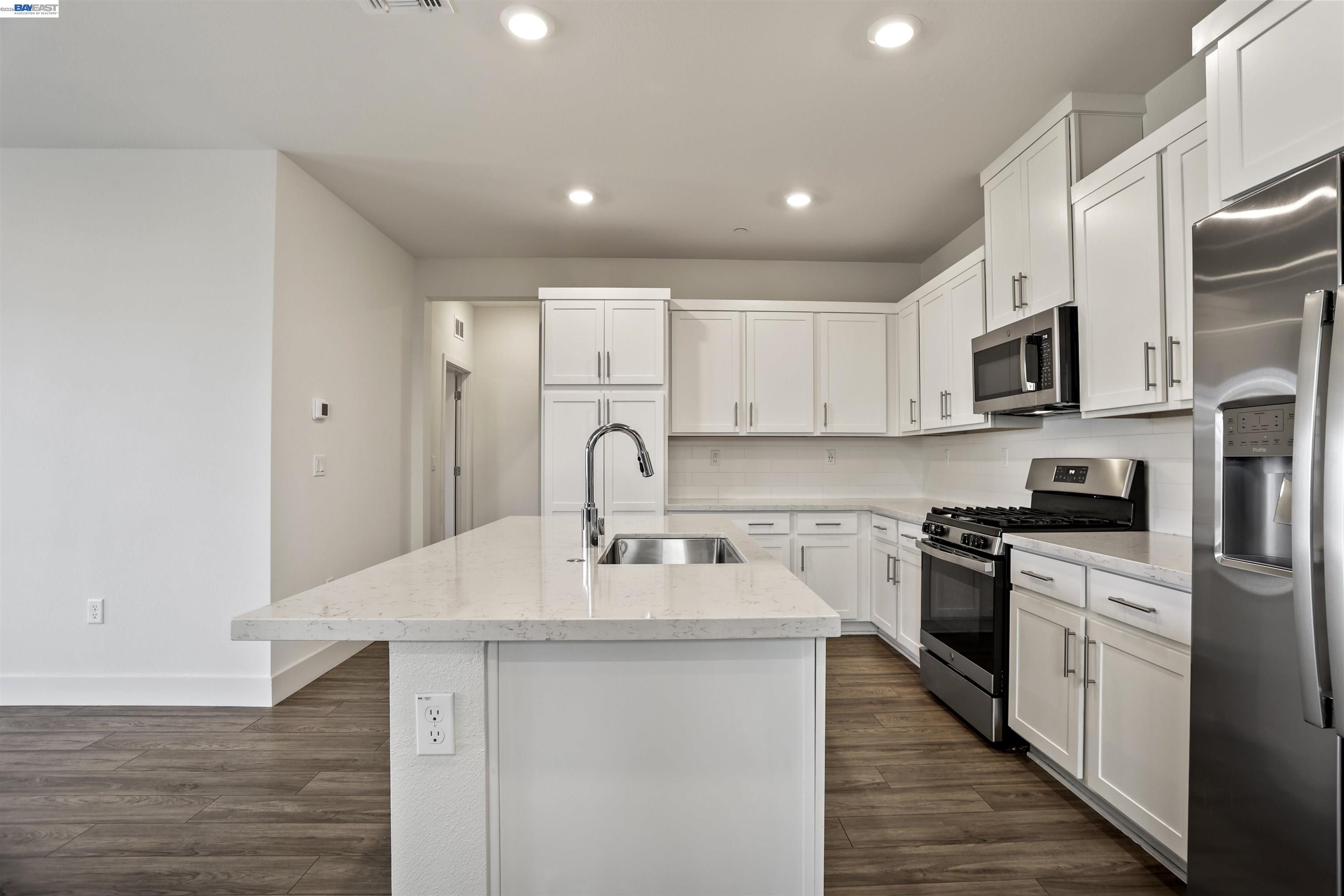 Detail Gallery Image 19 of 55 For 5996 Markham Dr, Tracy,  CA 95377 - 4 Beds | 3 Baths