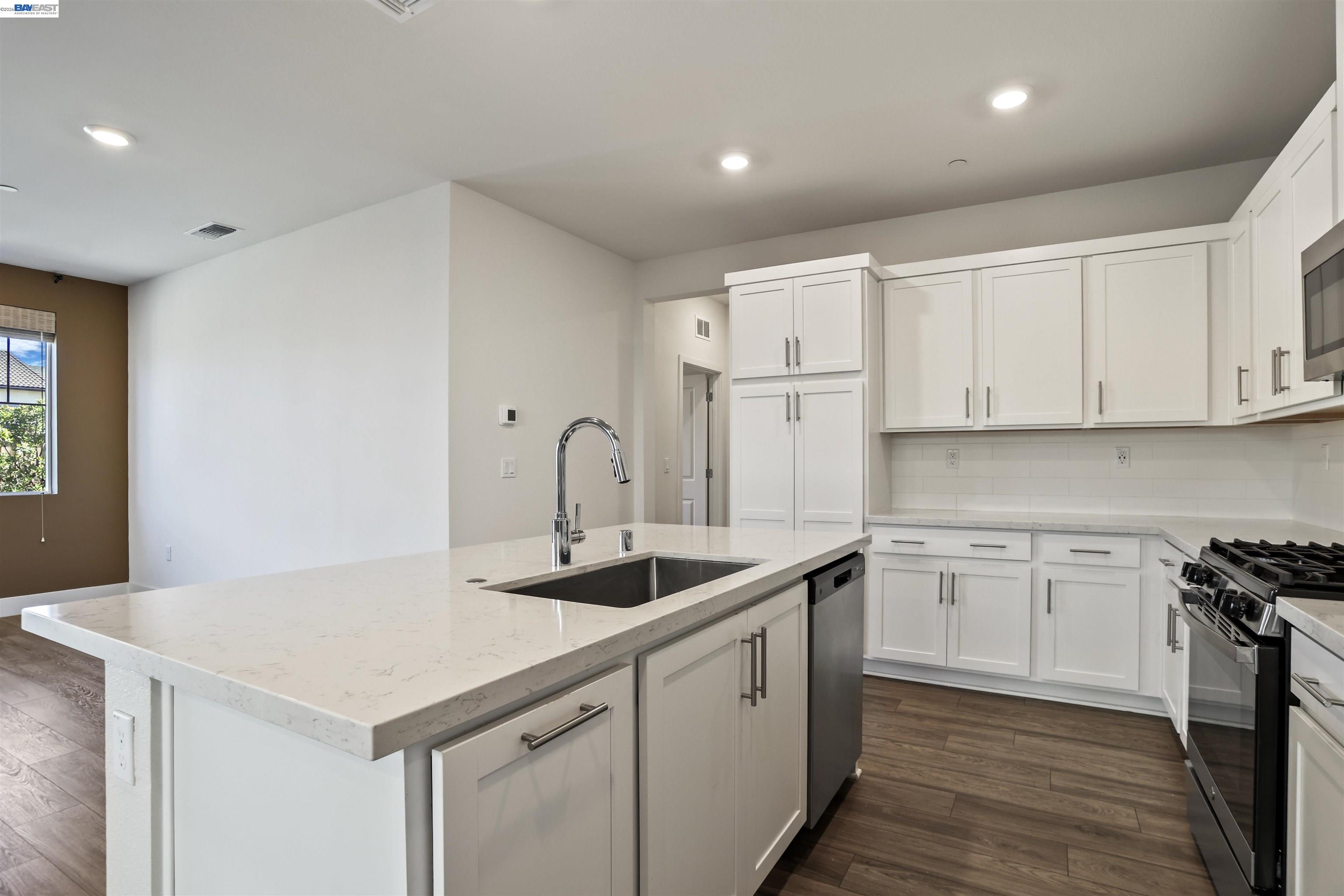 Detail Gallery Image 20 of 55 For 5996 Markham Dr, Tracy,  CA 95377 - 4 Beds | 3 Baths