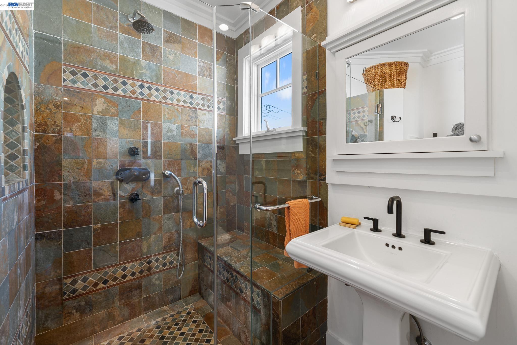 Detail Gallery Image 14 of 29 For 5146 Camden St, Oakland,  CA 94619 - 2 Beds | 2 Baths