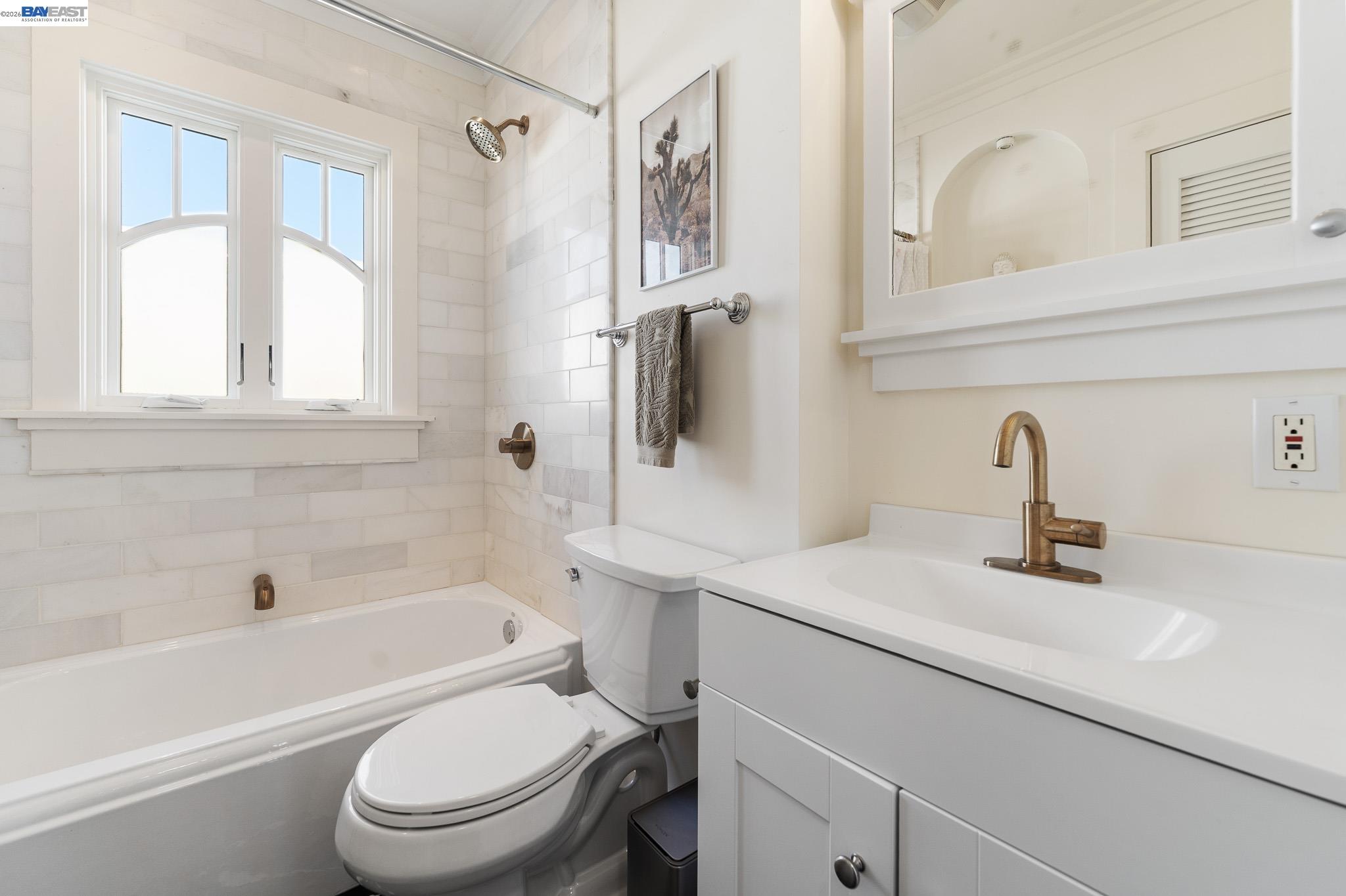 Detail Gallery Image 19 of 29 For 5146 Camden St, Oakland,  CA 94619 - 2 Beds | 2 Baths