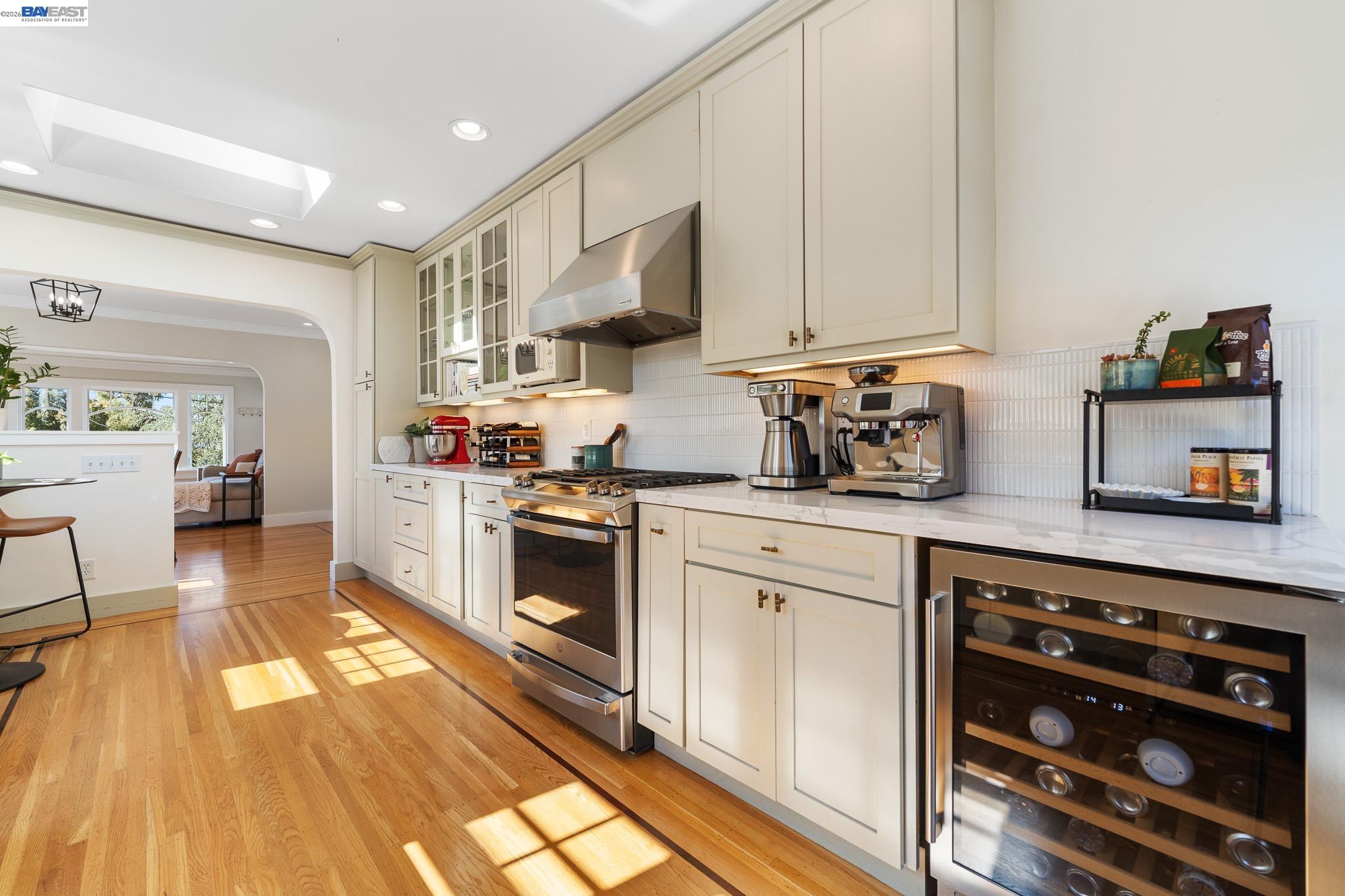 Detail Gallery Image 10 of 29 For 5146 Camden St, Oakland,  CA 94619 - 2 Beds | 2 Baths