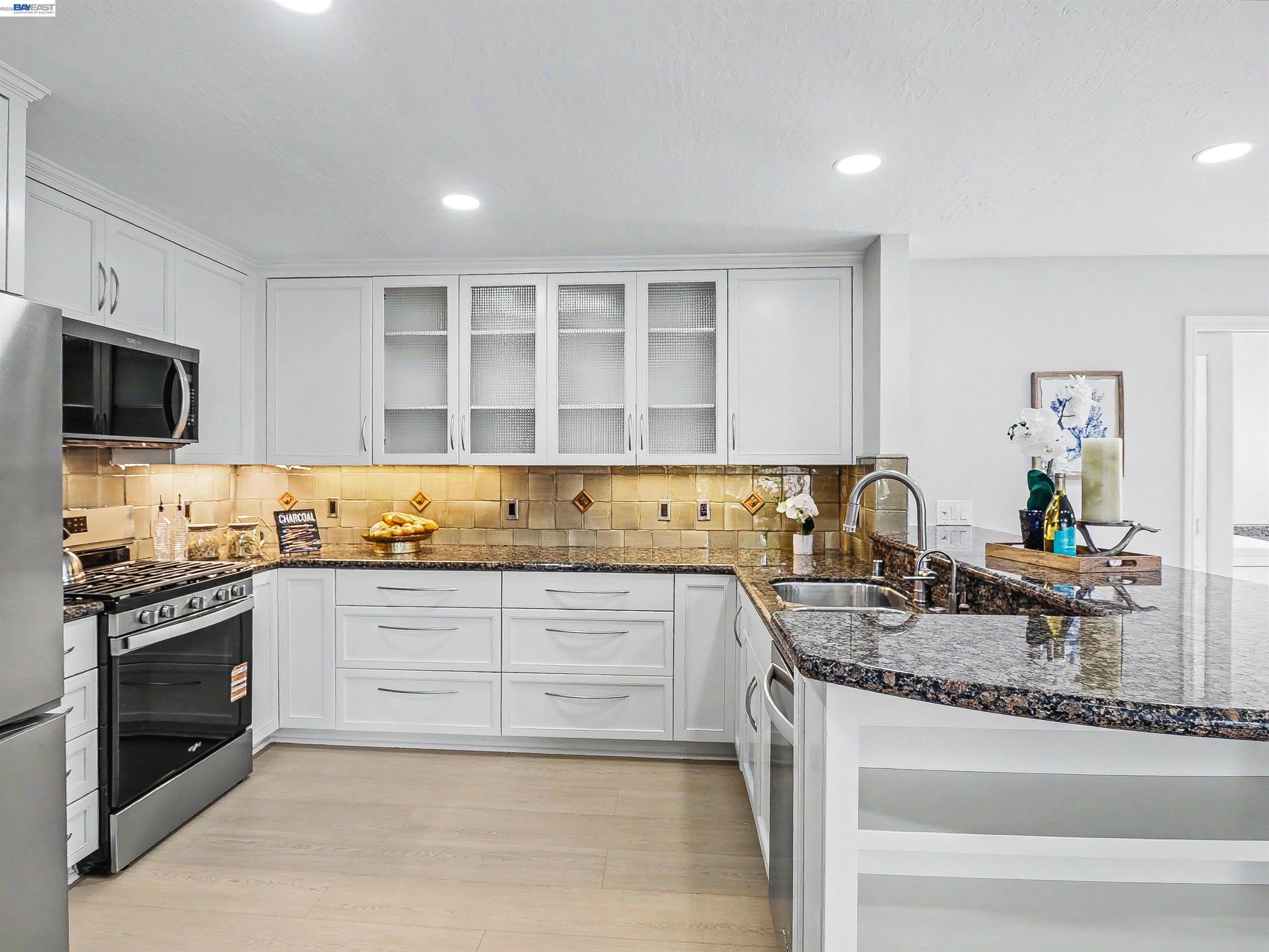 Detail Gallery Image 5 of 40 For 3210 Rama Dr, San Jose,  CA 95124 - 3 Beds | 2 Baths