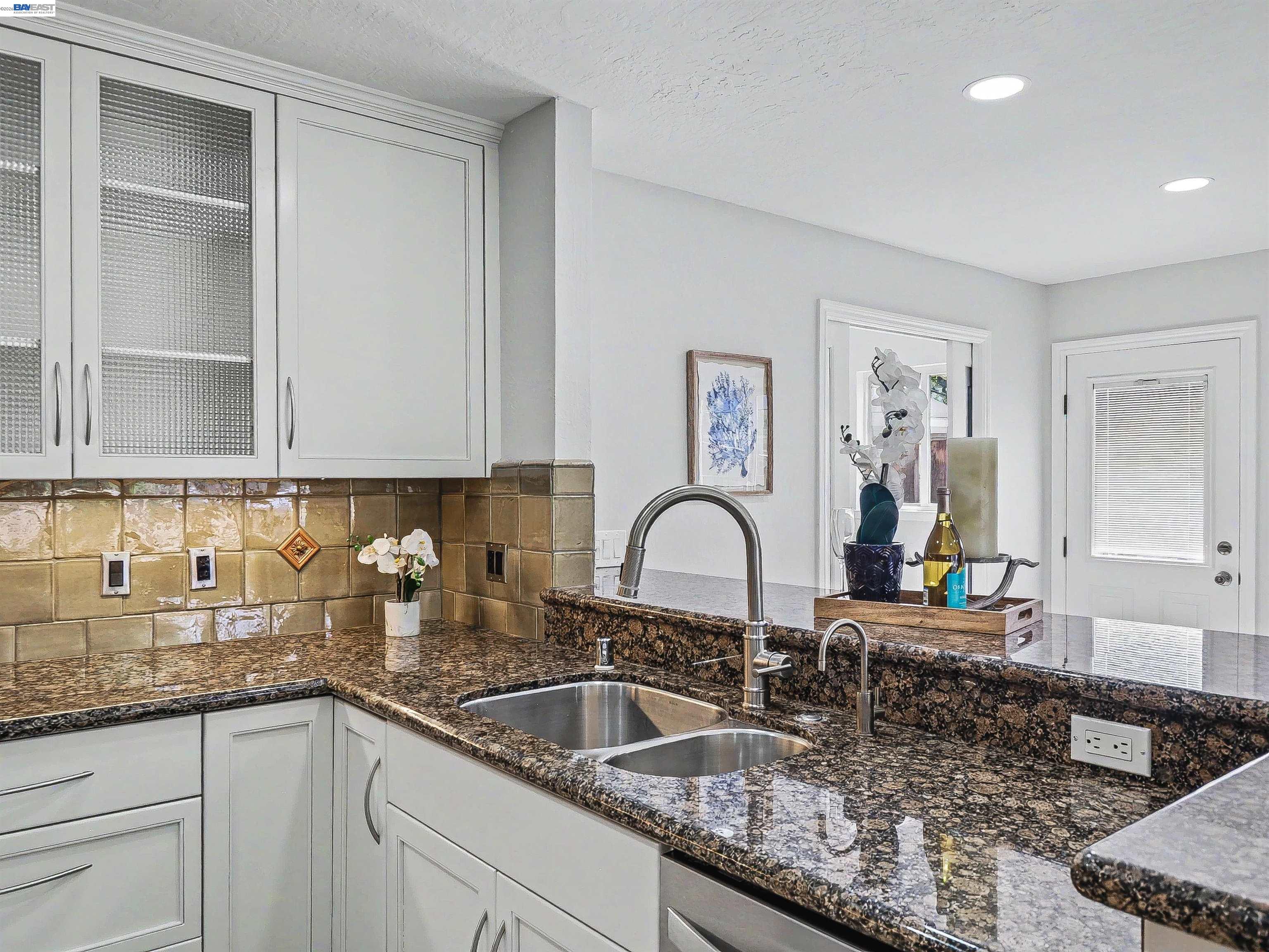 Detail Gallery Image 9 of 40 For 3210 Rama Dr, San Jose,  CA 95124 - 3 Beds | 2 Baths