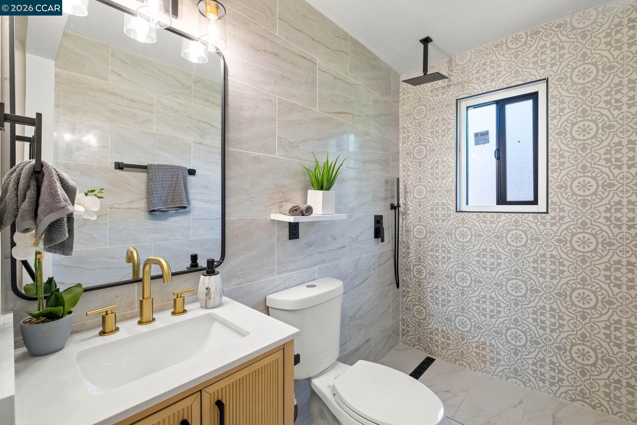 Detail Gallery Image 15 of 30 For 1920 Linden St, Oakland,  CA 94607 - 3 Beds | 2/1 Baths