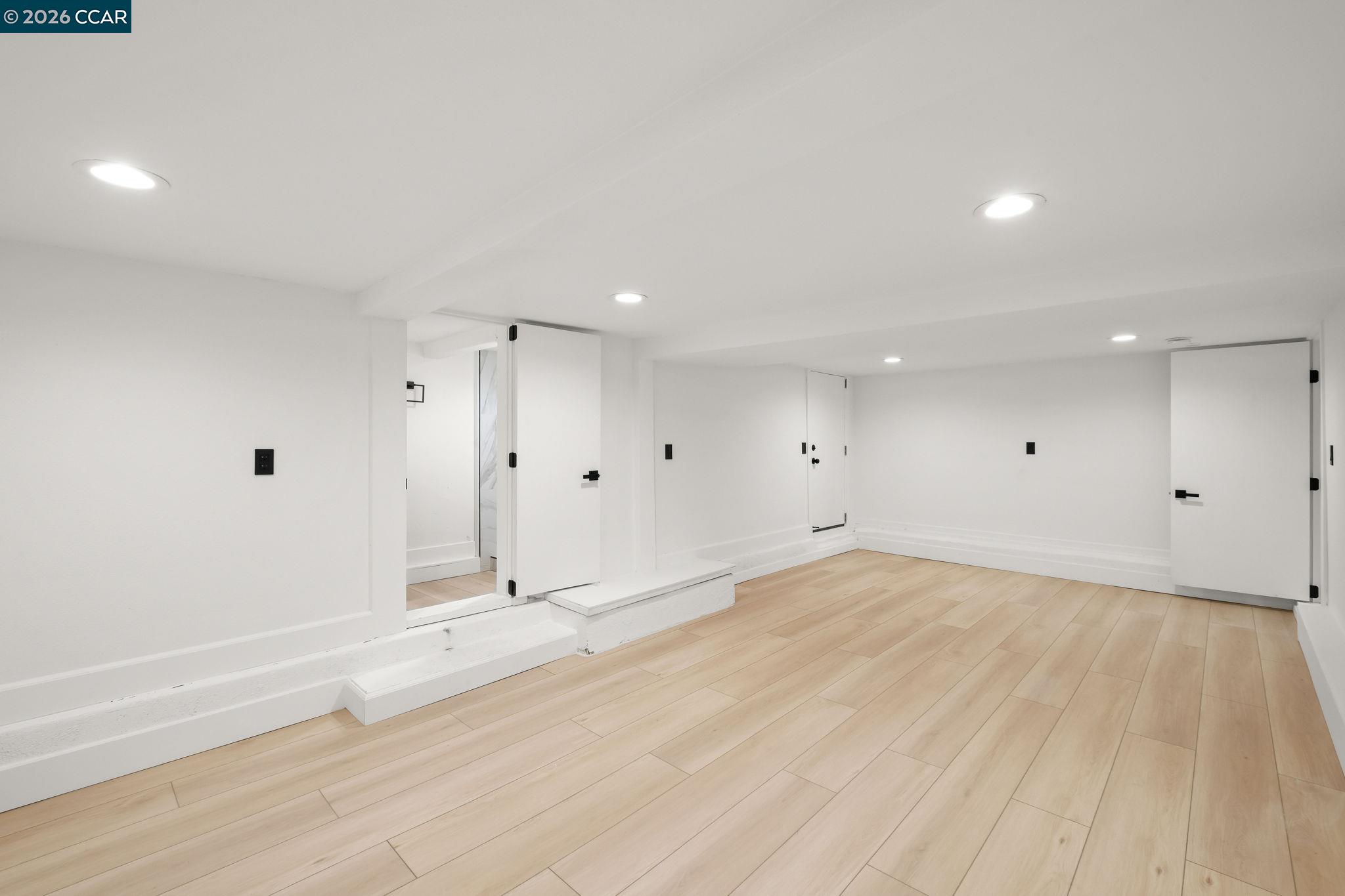 Detail Gallery Image 17 of 29 For 1920 Linden St, Oakland,  CA 94607 - 3 Beds | 2/1 Baths