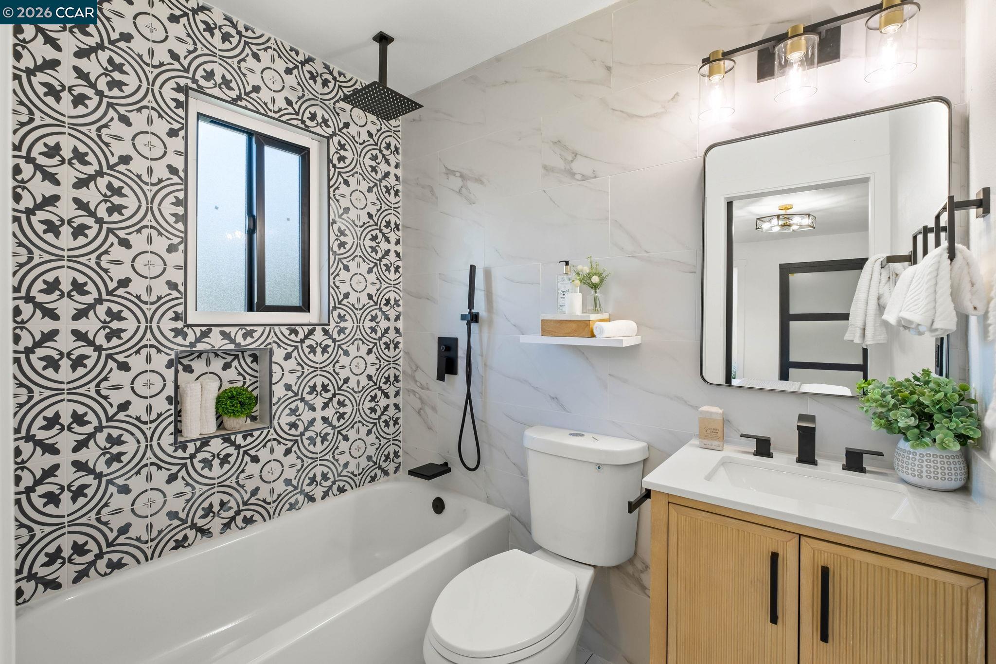 Detail Gallery Image 17 of 30 For 1920 Linden St, Oakland,  CA 94607 - 3 Beds | 2/1 Baths