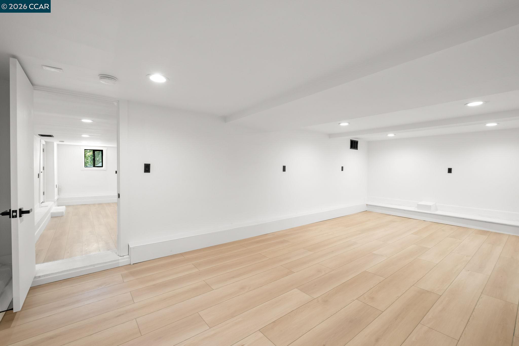 Detail Gallery Image 20 of 30 For 1920 Linden St, Oakland,  CA 94607 - 3 Beds | 2/1 Baths