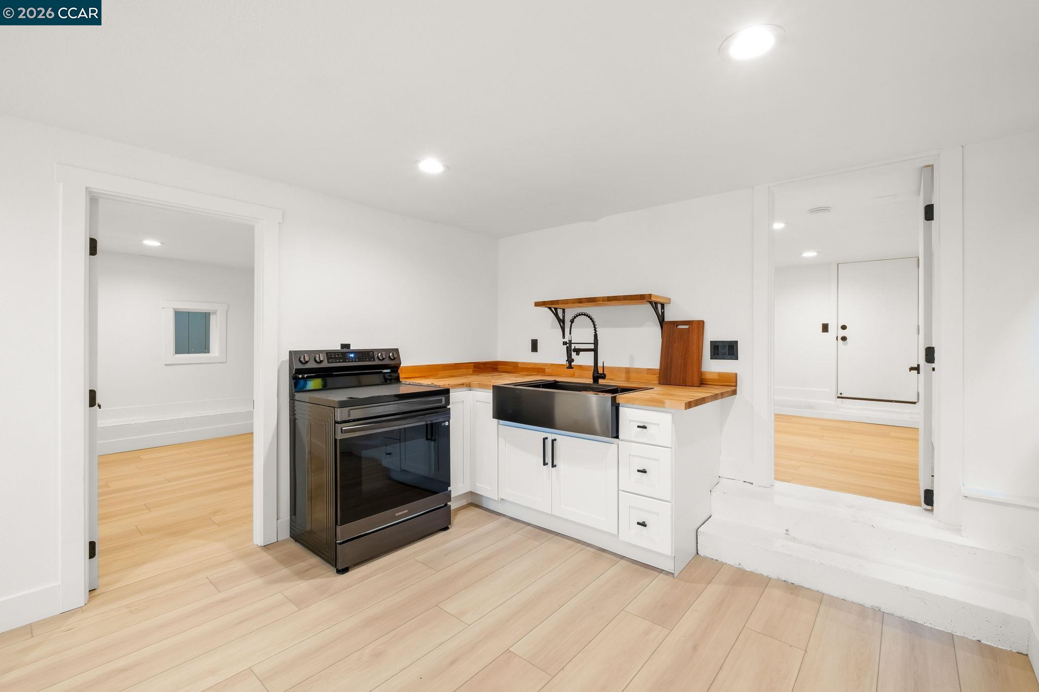 Detail Gallery Image 23 of 30 For 1920 Linden St, Oakland,  CA 94607 - 3 Beds | 2/1 Baths