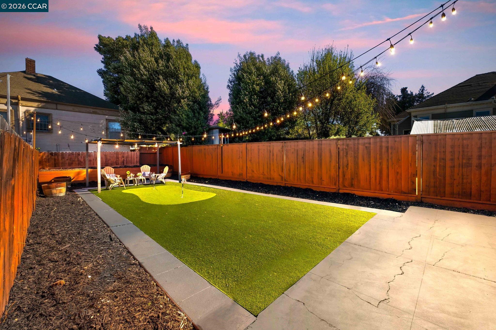 Detail Gallery Image 25 of 30 For 1920 Linden St, Oakland,  CA 94607 - 3 Beds | 2/1 Baths