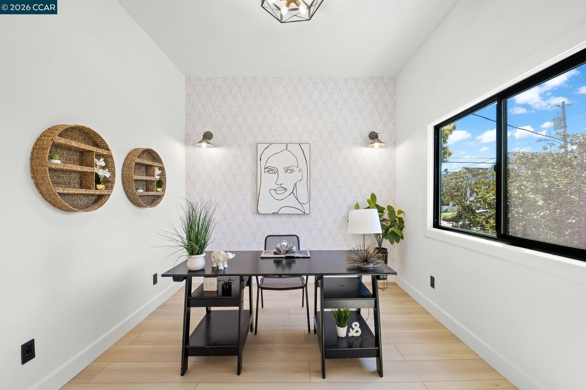 Detail Gallery Image 6 of 29 For 1920 Linden St, Oakland,  CA 94607 - 3 Beds | 2/1 Baths