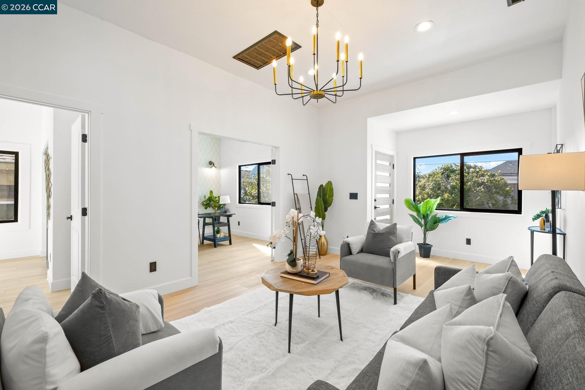 Detail Gallery Image 7 of 29 For 1920 Linden St, Oakland,  CA 94607 - 3 Beds | 2/1 Baths