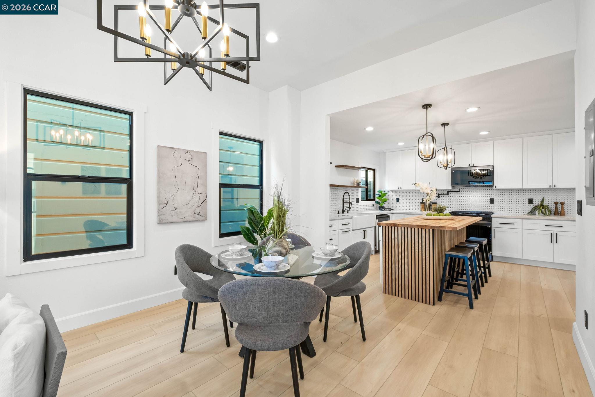 Detail Gallery Image 10 of 30 For 1920 Linden St, Oakland,  CA 94607 - 3 Beds | 2/1 Baths