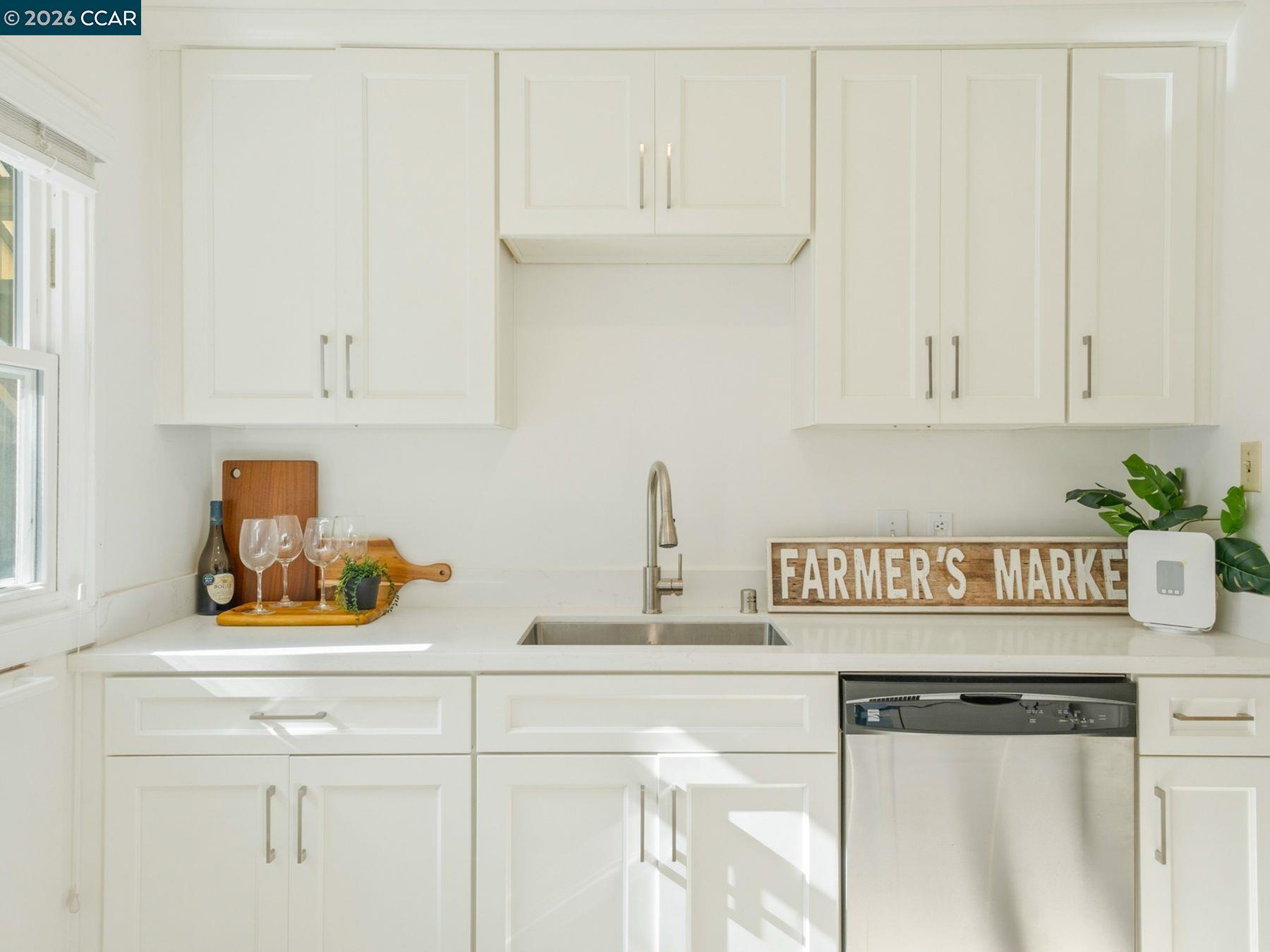 Detail Gallery Image 16 of 60 For 9 Clotilda Ct, Mill Valley,  CA 94941 - – Beds | – Baths