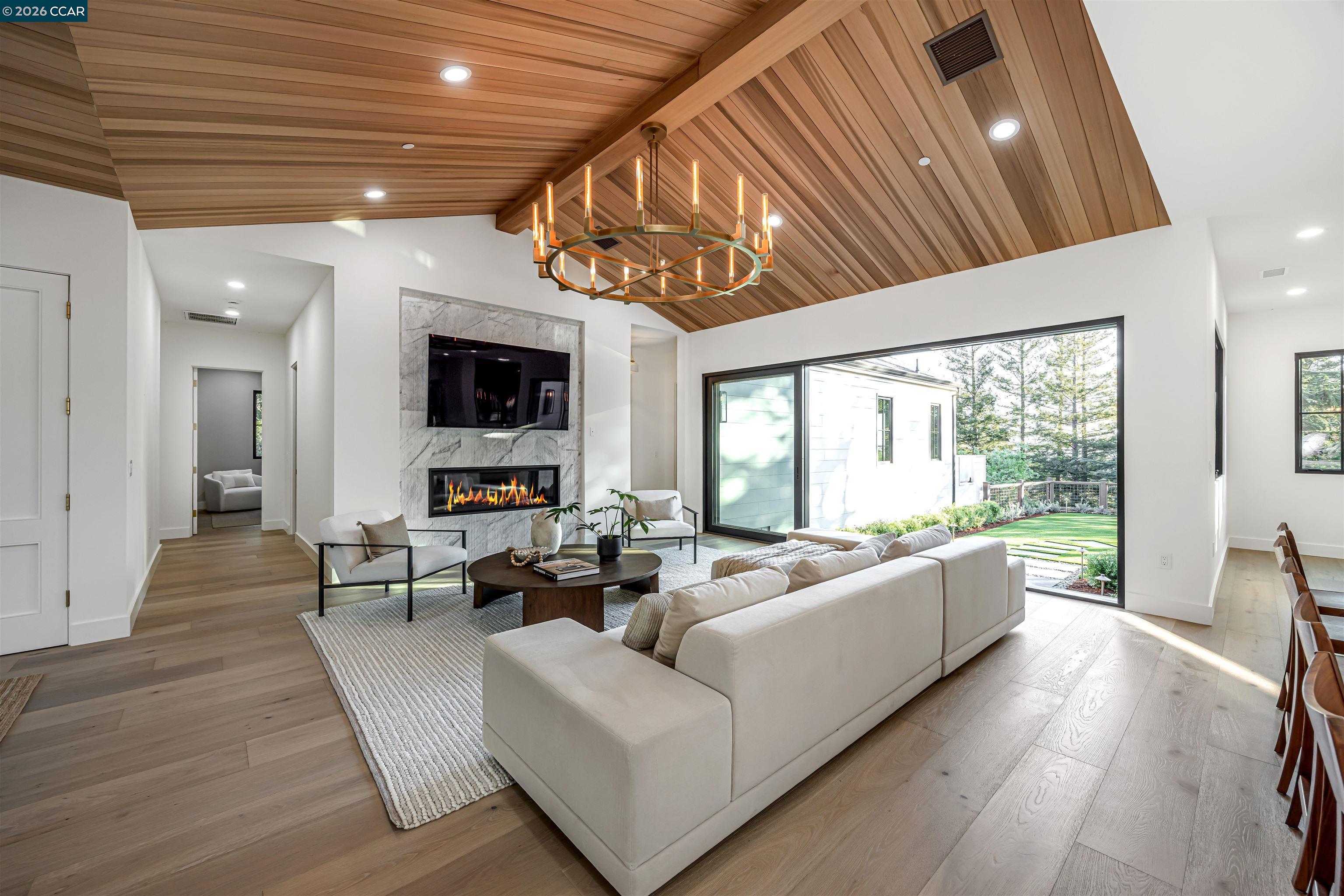 Detail Gallery Image 11 of 57 For 1570 Rancho View Drive, Lafayette,  CA 94549 - 5 Beds | 4/1 Baths