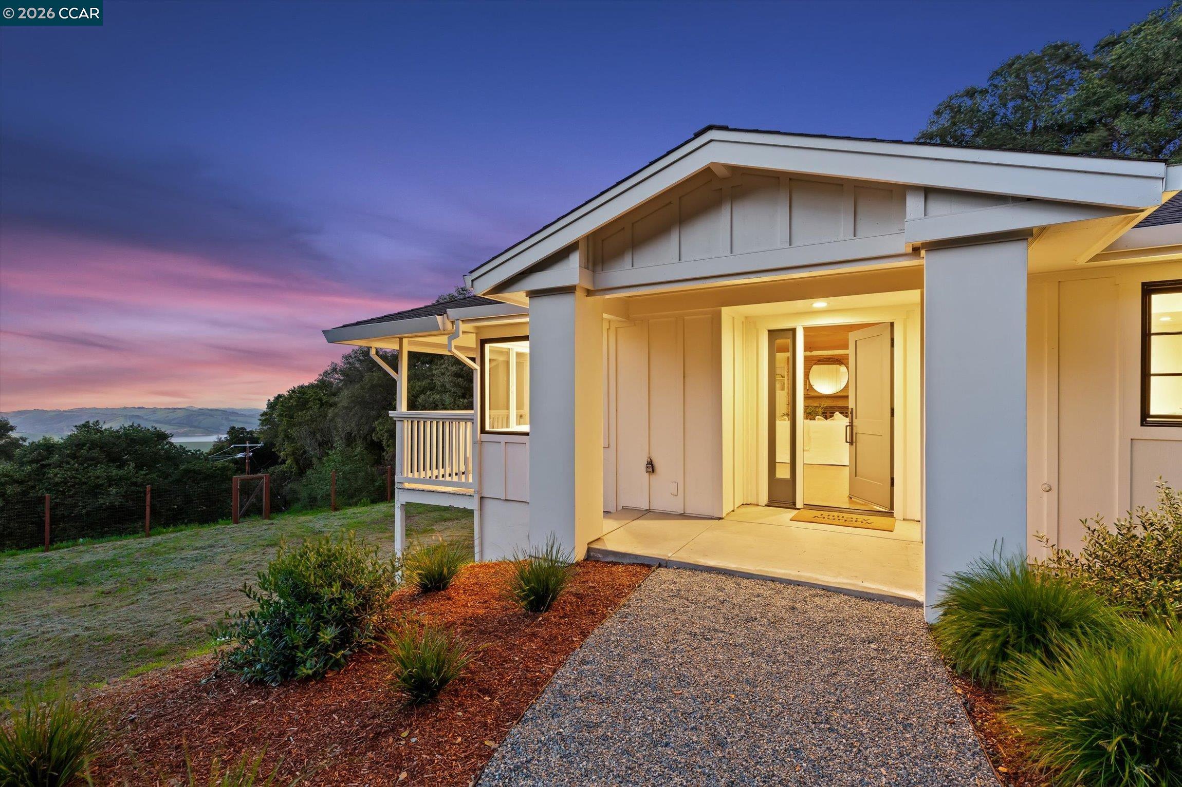 Detail Gallery Image 3 of 40 For 6 Del Valle, Orinda,  CA 94563 - 3 Beds | 2 Baths