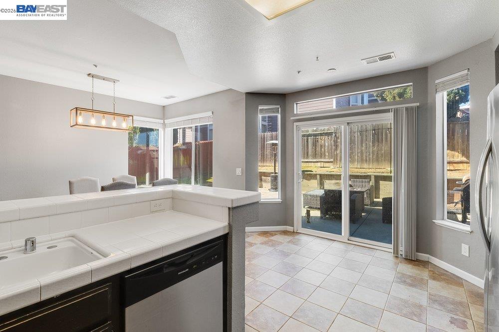 Detail Gallery Image 17 of 40 For 97 Del Sur St, Vallejo,  CA 94591 - 3 Beds | 2/1 Baths