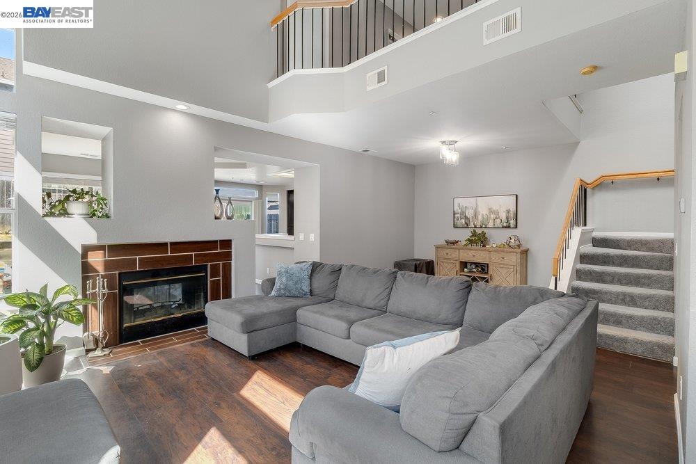 Detail Gallery Image 3 of 40 For 97 Del Sur St, Vallejo,  CA 94591 - 3 Beds | 2/1 Baths