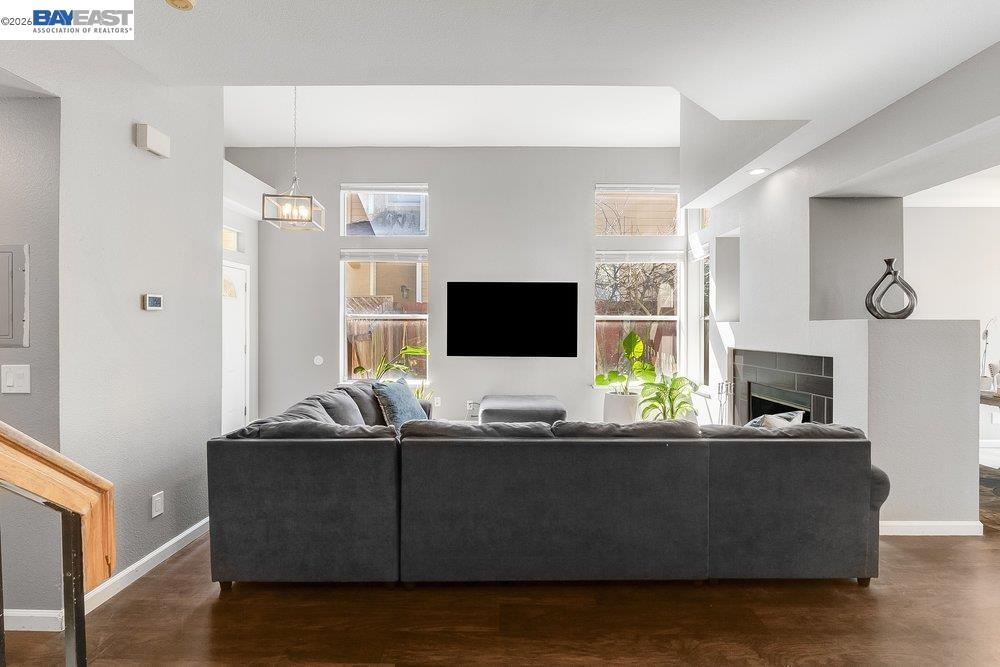 Detail Gallery Image 5 of 40 For 97 Del Sur St, Vallejo,  CA 94591 - 3 Beds | 2/1 Baths