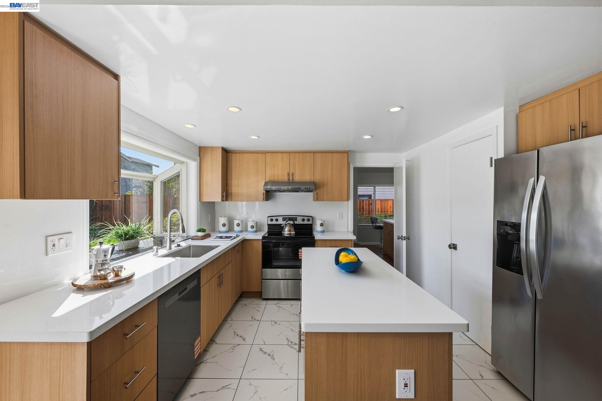 Detail Gallery Image 13 of 42 For 330 Tampa Ct, Foster City,  CA 94404 - 4 Beds | 2/1 Baths