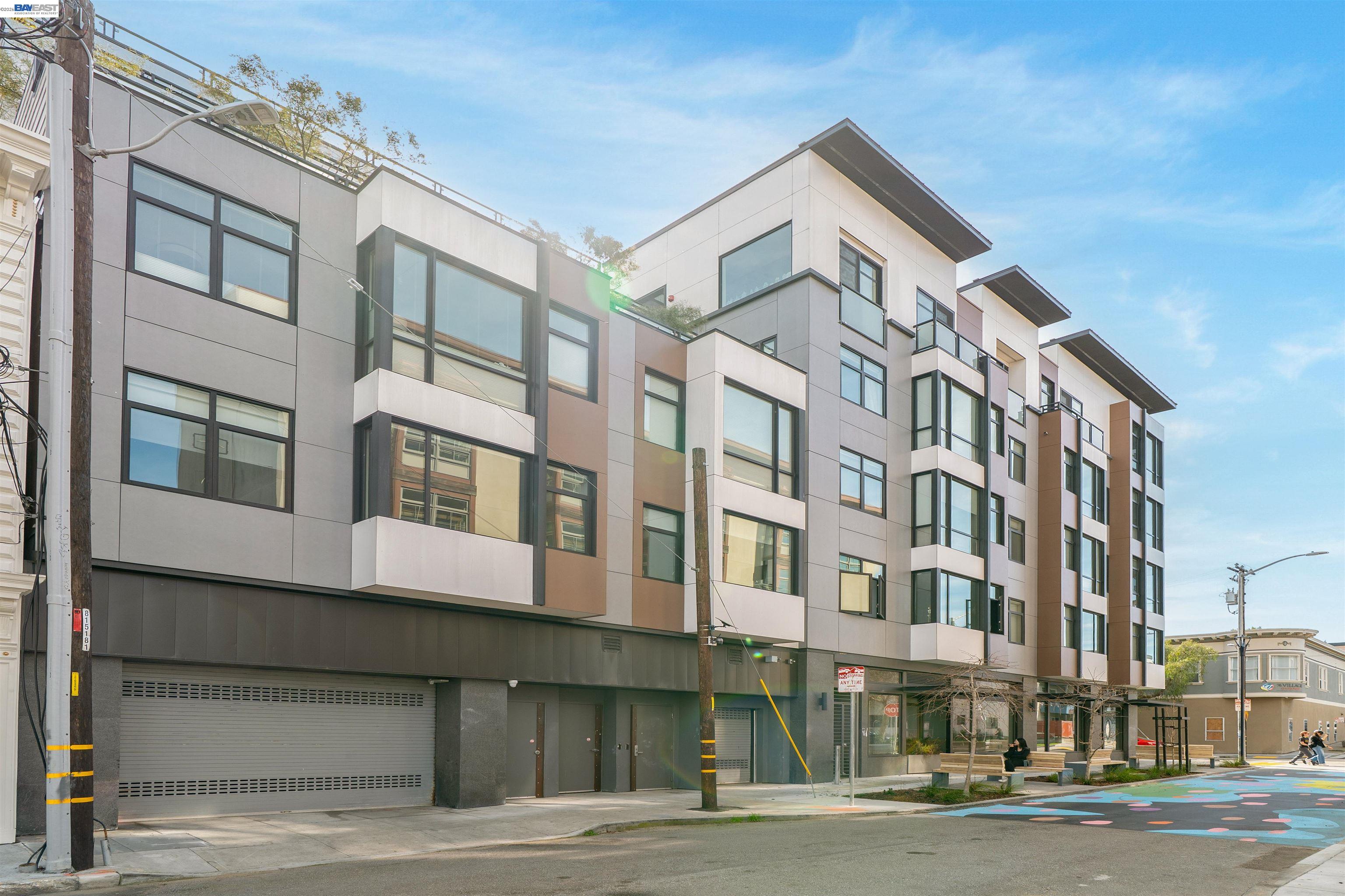 Detail Gallery Image 2 of 59 For 580 Hayes St #203,  San Francisco,  CA 94102 - 2 Beds | 2 Baths