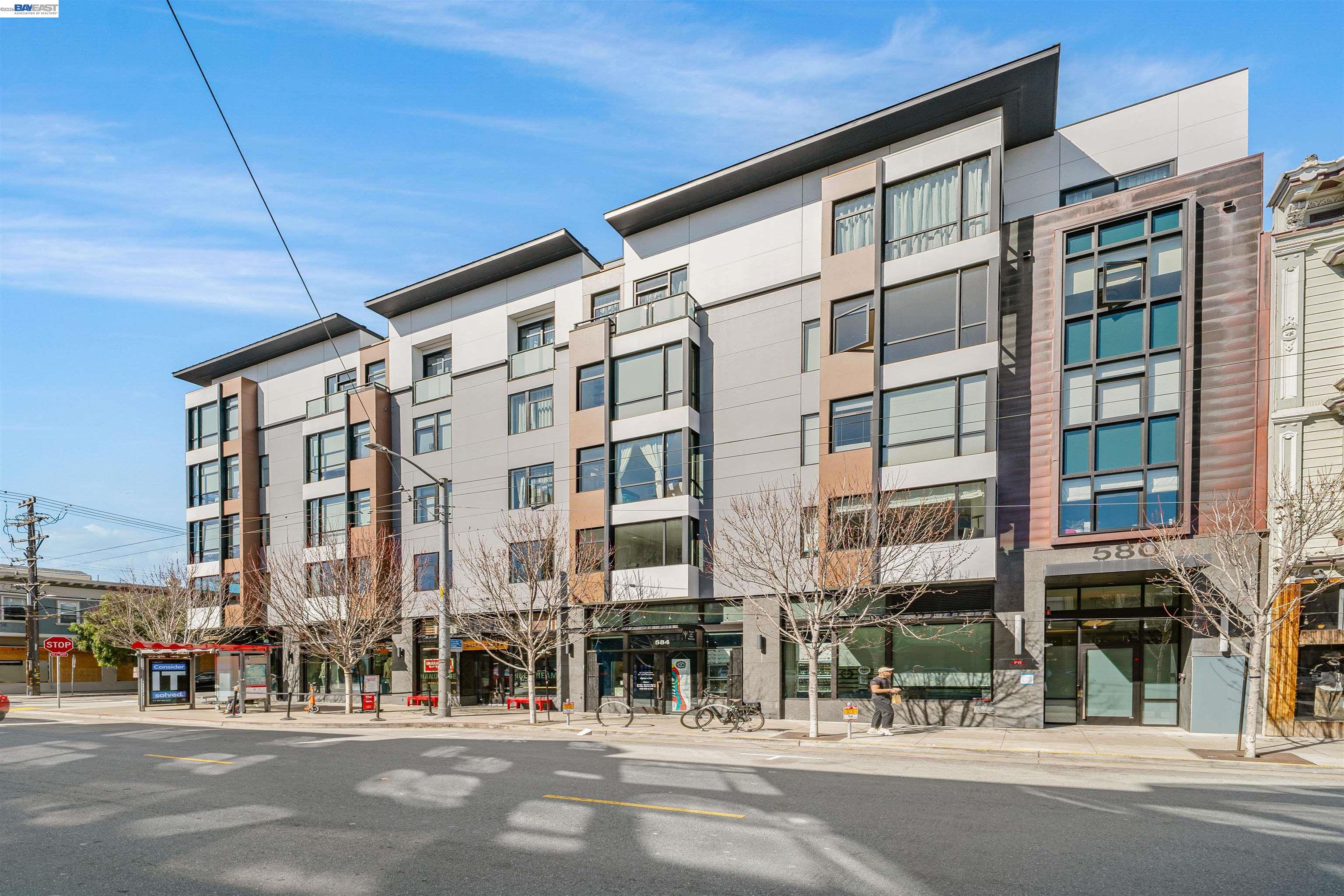 Detail Gallery Image 3 of 59 For 580 Hayes St #203,  San Francisco,  CA 94102 - 2 Beds | 2 Baths