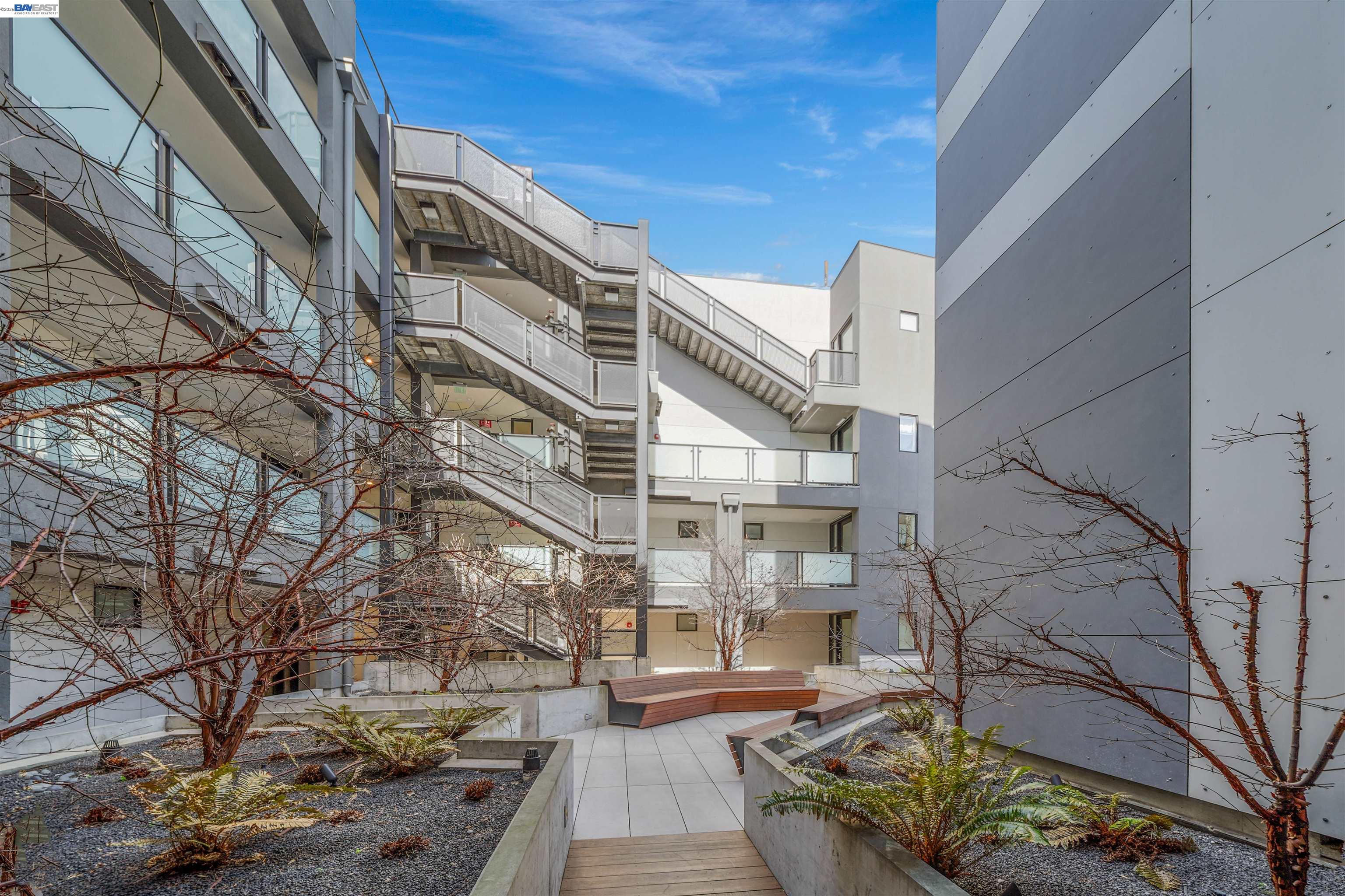 Detail Gallery Image 9 of 59 For 580 Hayes St #203,  San Francisco,  CA 94102 - 2 Beds | 2 Baths