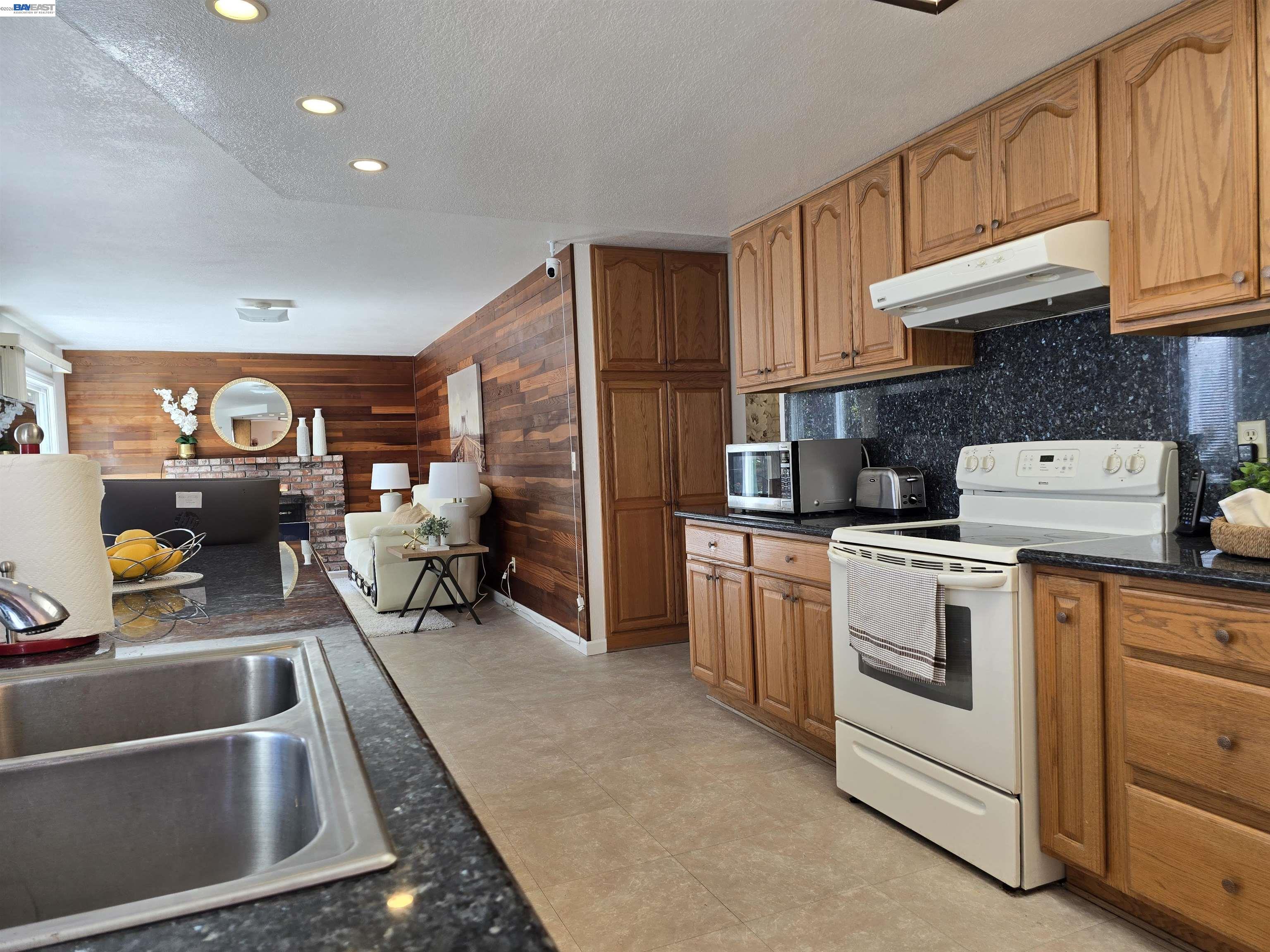 Detail Gallery Image 22 of 60 For 161 Hackamore Ln, Fremont,  CA 94539 - 4 Beds | 2/1 Baths