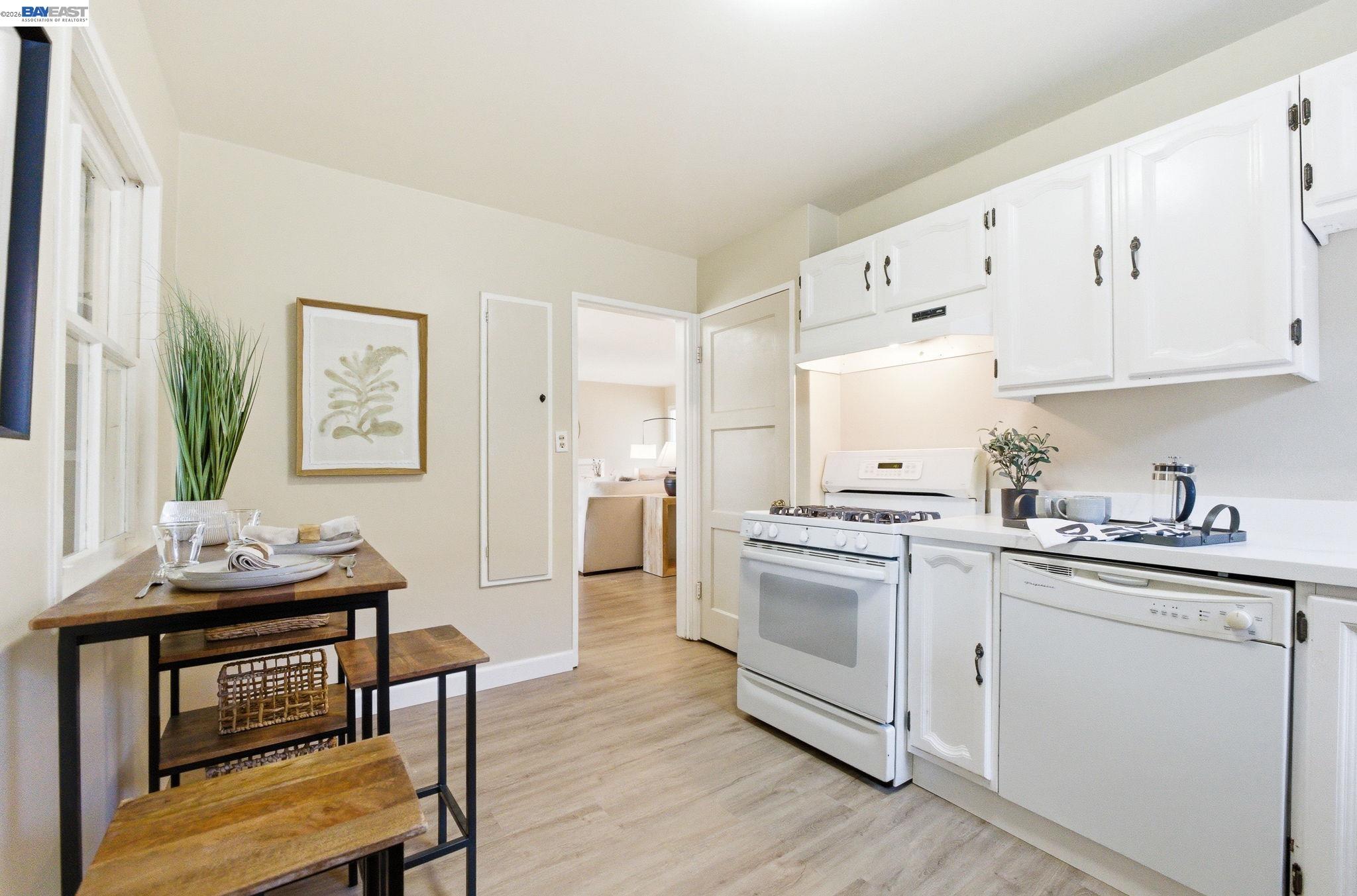 Detail Gallery Image 13 of 28 For 16035 via Descanso, San Lorenzo,  CA 94580 - 3 Beds | 1 Baths