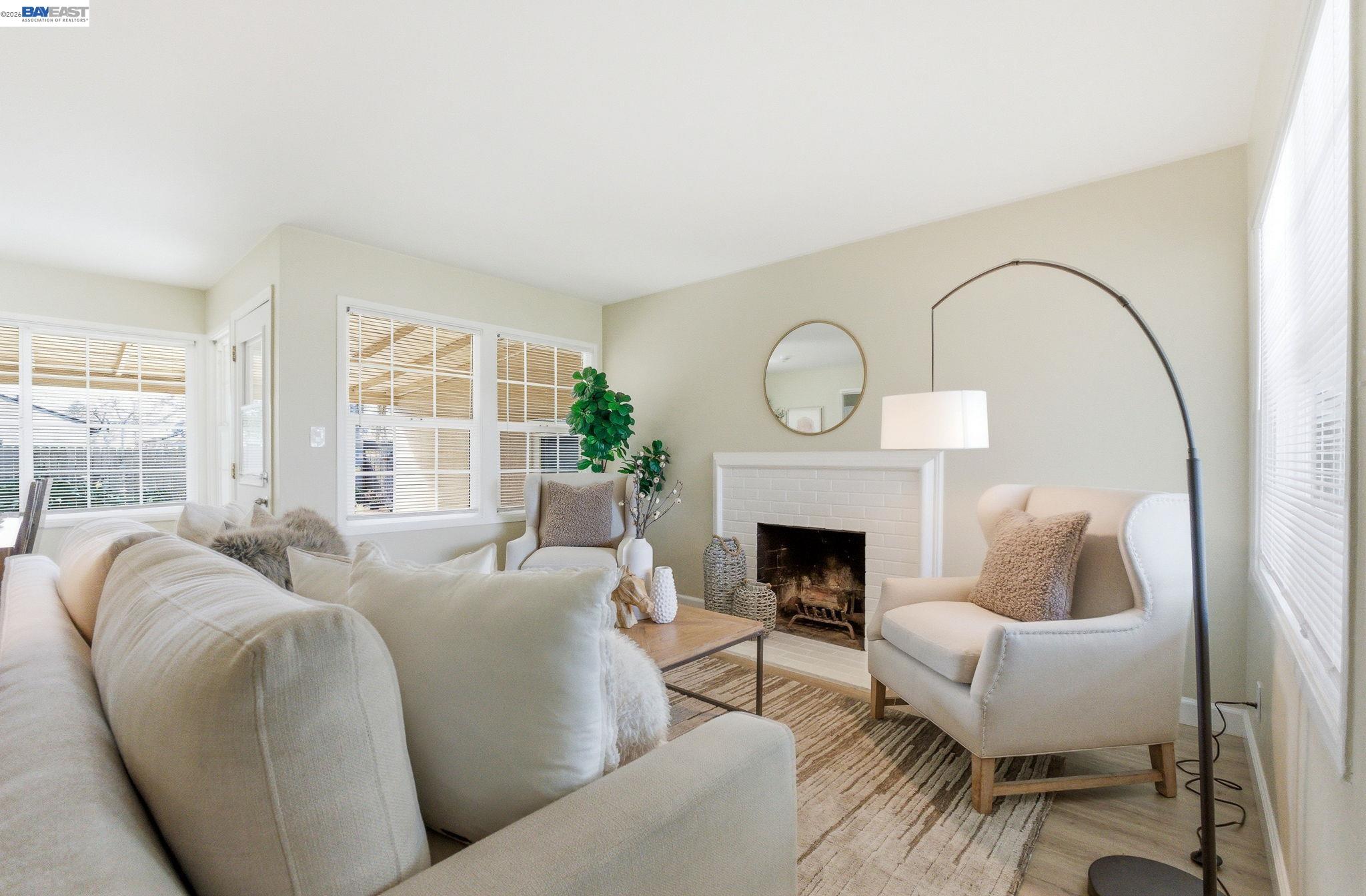 Detail Gallery Image 5 of 28 For 16035 via Descanso, San Lorenzo,  CA 94580 - 3 Beds | 1 Baths