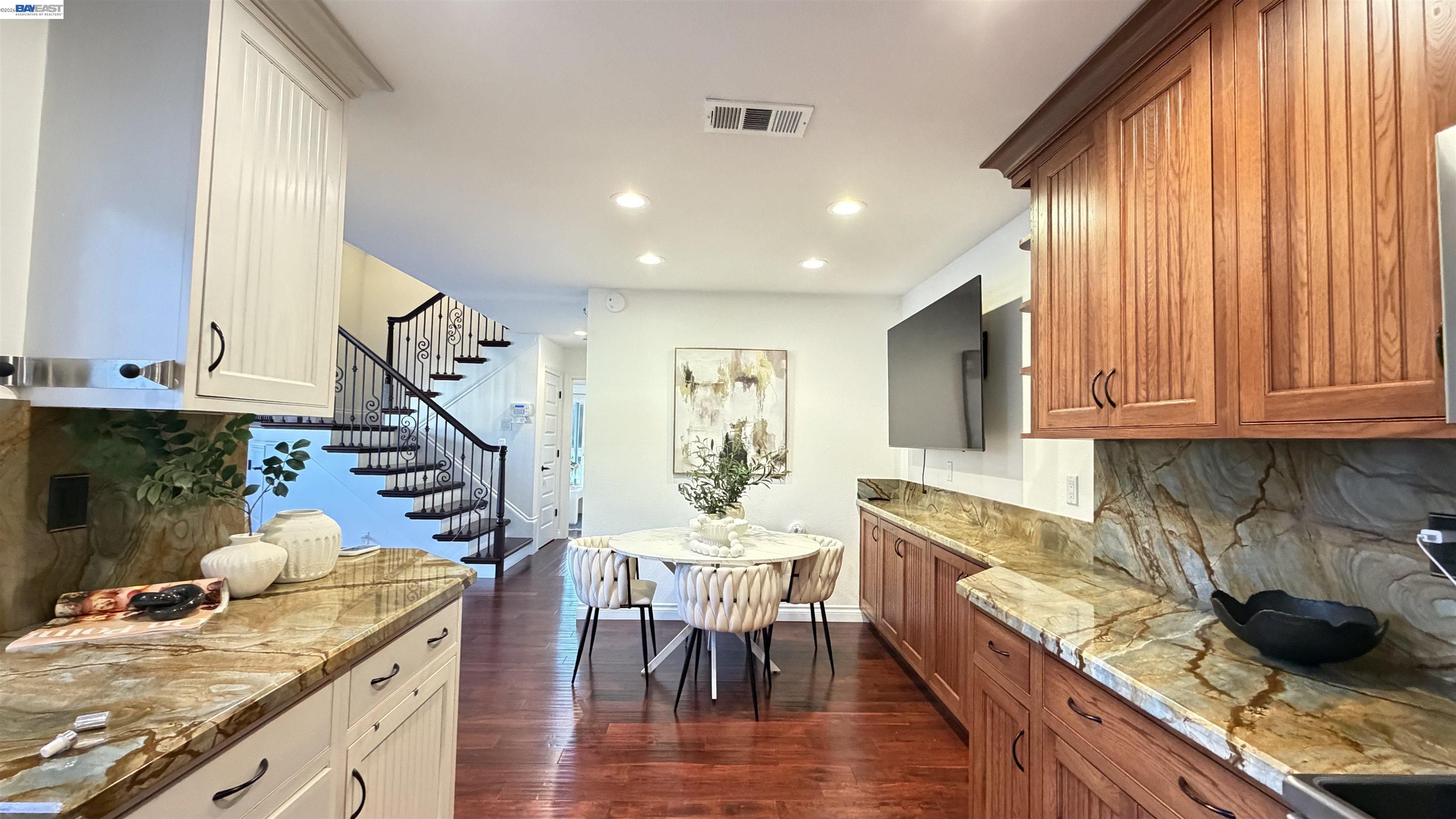 Detail Gallery Image 6 of 24 For 7272 Cronin Cir, Dublin,  CA 94568 - 2 Beds | 2 Baths