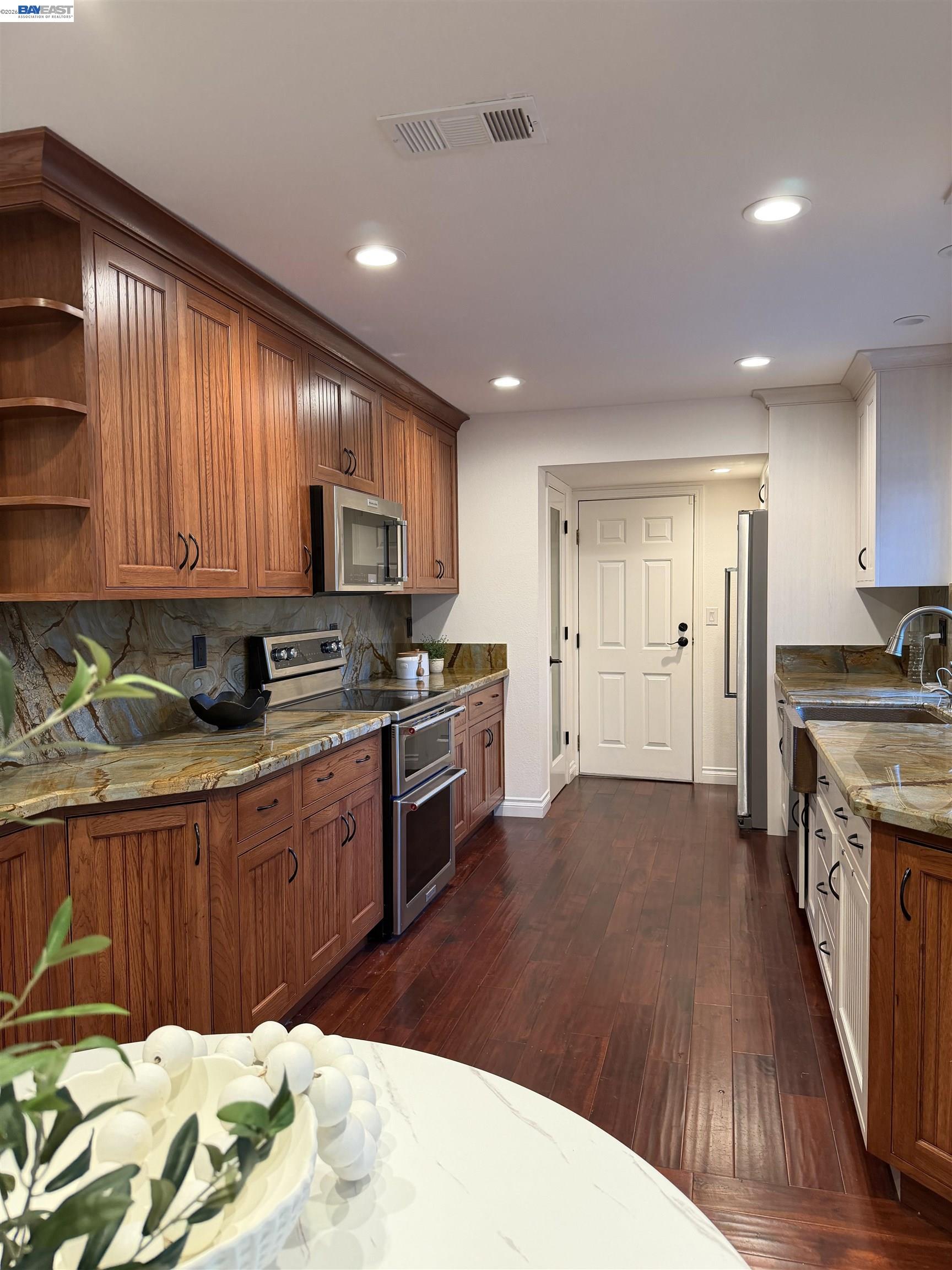 Detail Gallery Image 7 of 24 For 7272 Cronin Cir, Dublin,  CA 94568 - 2 Beds | 2 Baths