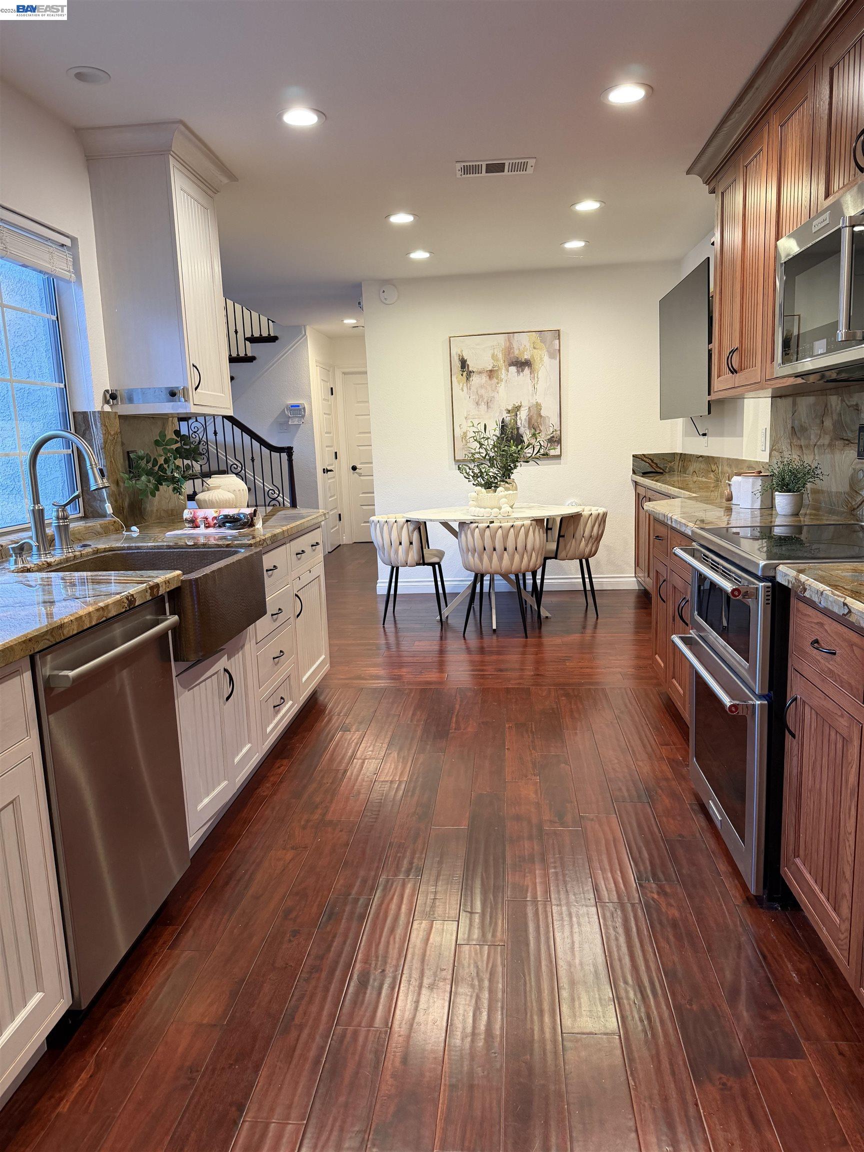 Detail Gallery Image 8 of 24 For 7272 Cronin Cir, Dublin,  CA 94568 - 2 Beds | 2 Baths