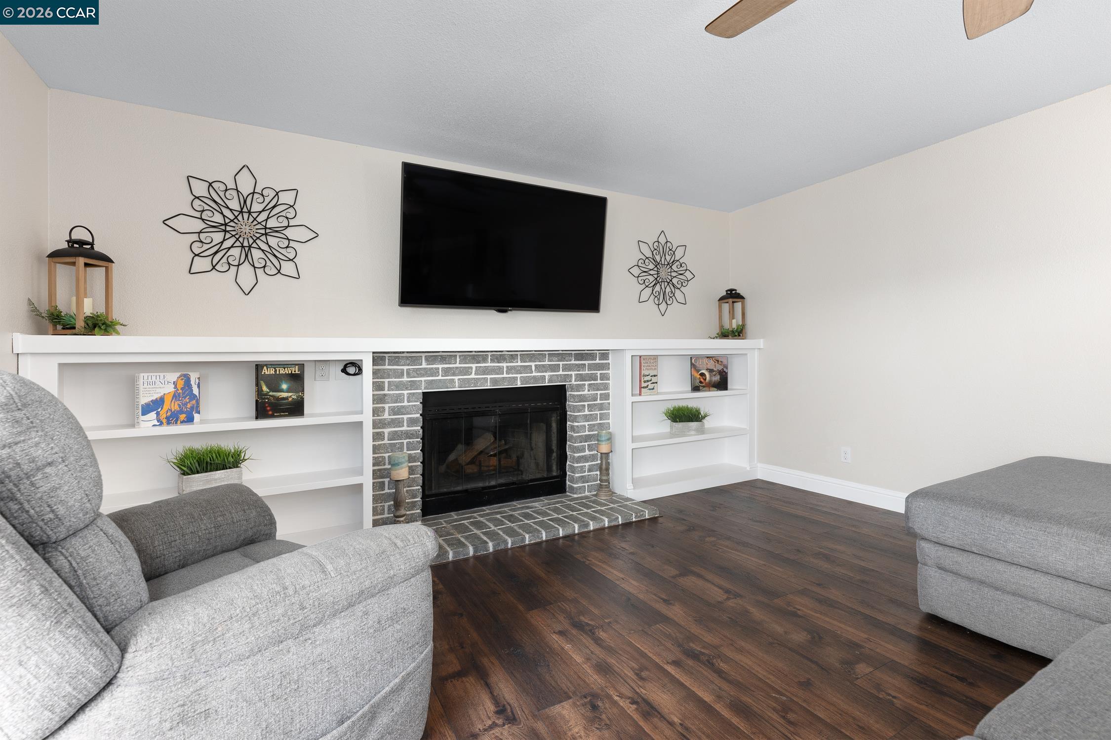 Detail Gallery Image 11 of 59 For 319 Flagstone Ct, Vacaville,  CA 95687 - 5 Beds | 3 Baths