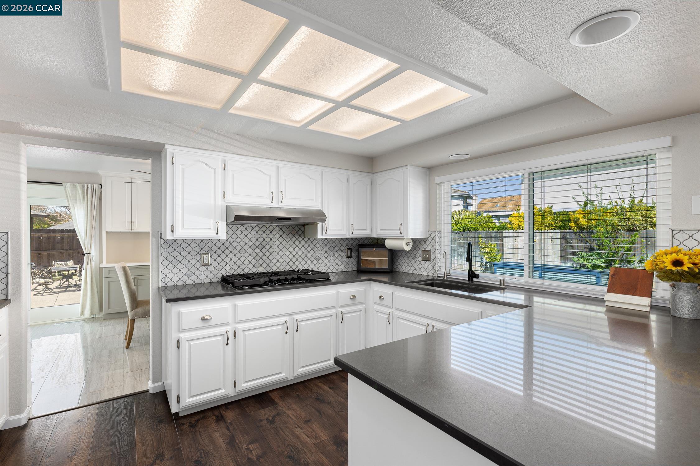 Detail Gallery Image 12 of 59 For 319 Flagstone Ct, Vacaville,  CA 95687 - 5 Beds | 3 Baths