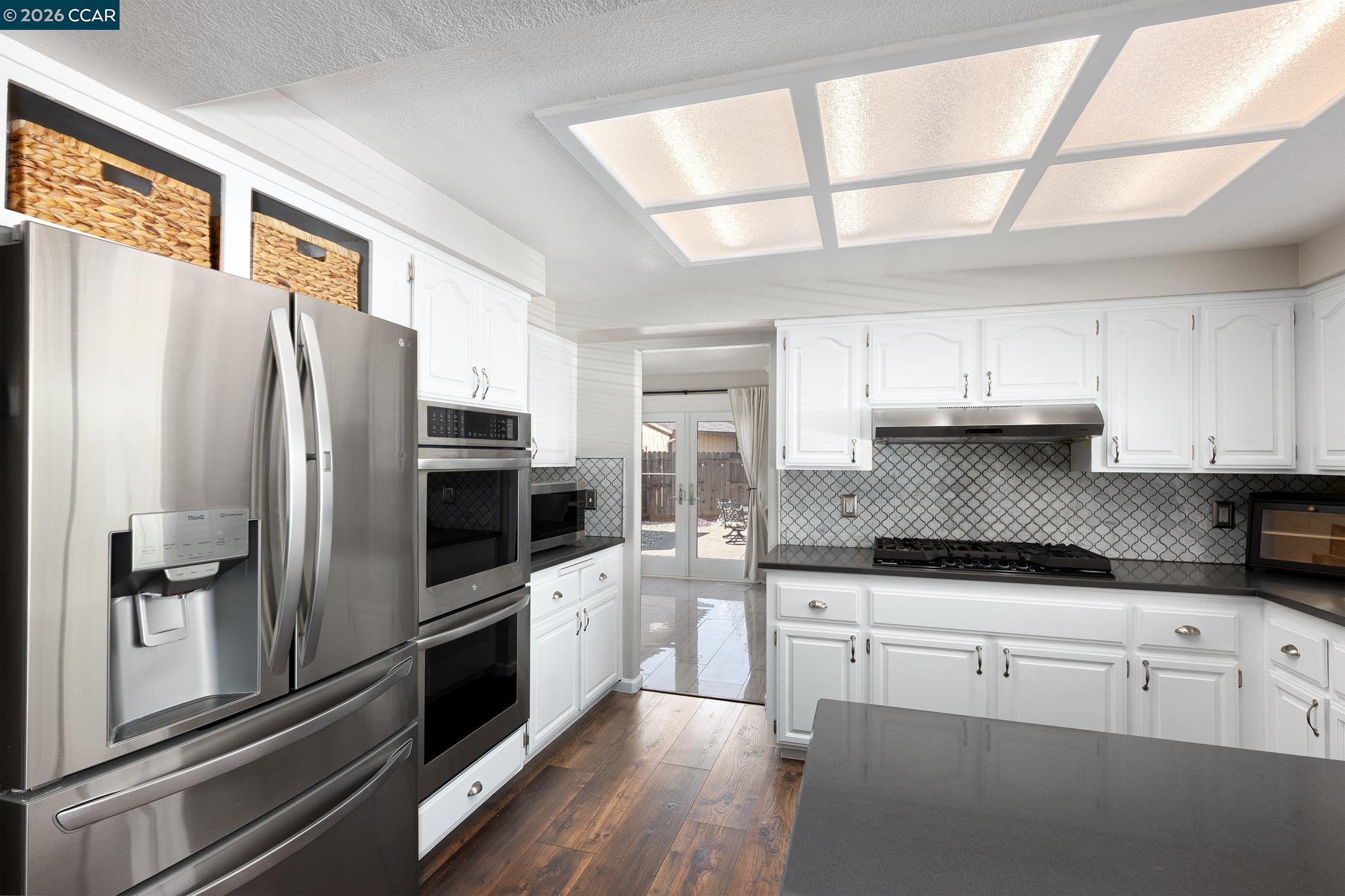 Detail Gallery Image 13 of 59 For 319 Flagstone Ct, Vacaville,  CA 95687 - 5 Beds | 3 Baths