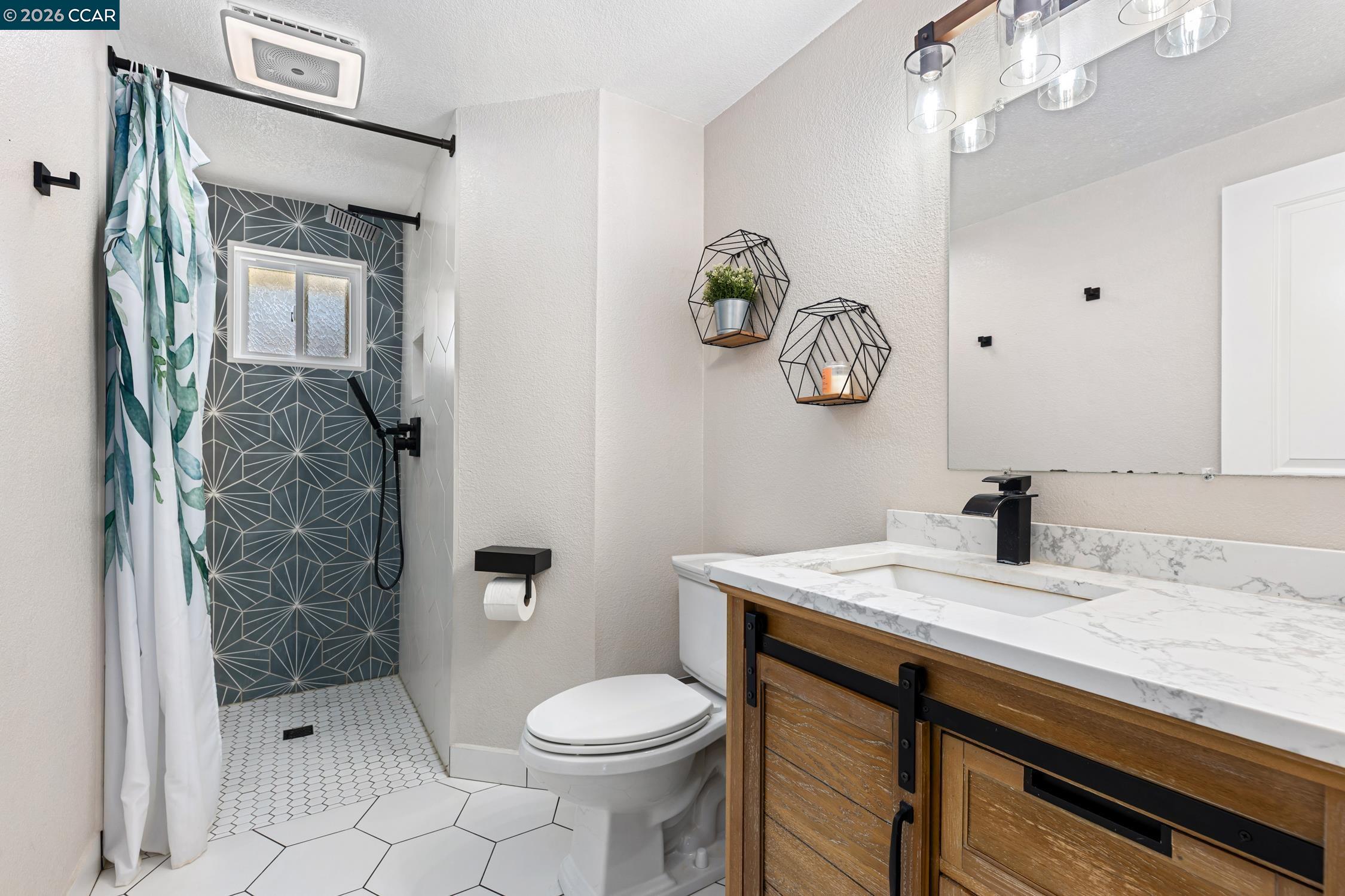 Detail Gallery Image 18 of 59 For 319 Flagstone Ct, Vacaville,  CA 95687 - 5 Beds | 3 Baths