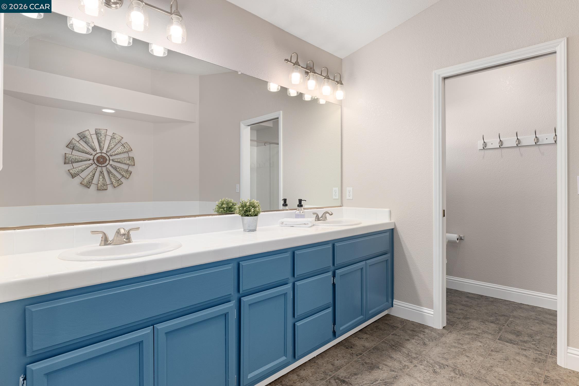 Detail Gallery Image 26 of 59 For 319 Flagstone Ct, Vacaville,  CA 95687 - 5 Beds | 3 Baths