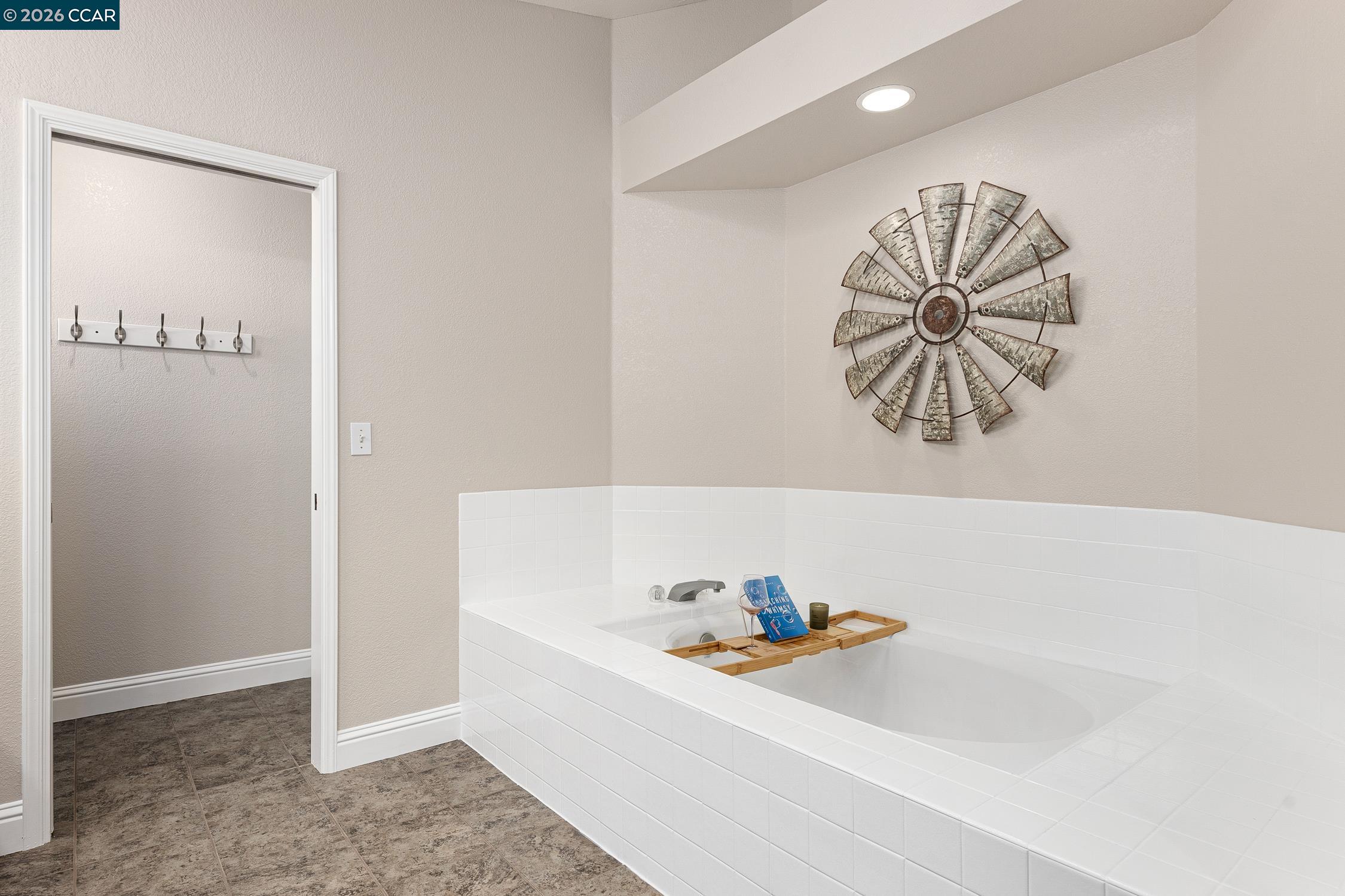 Detail Gallery Image 27 of 59 For 319 Flagstone Ct, Vacaville,  CA 95687 - 5 Beds | 3 Baths