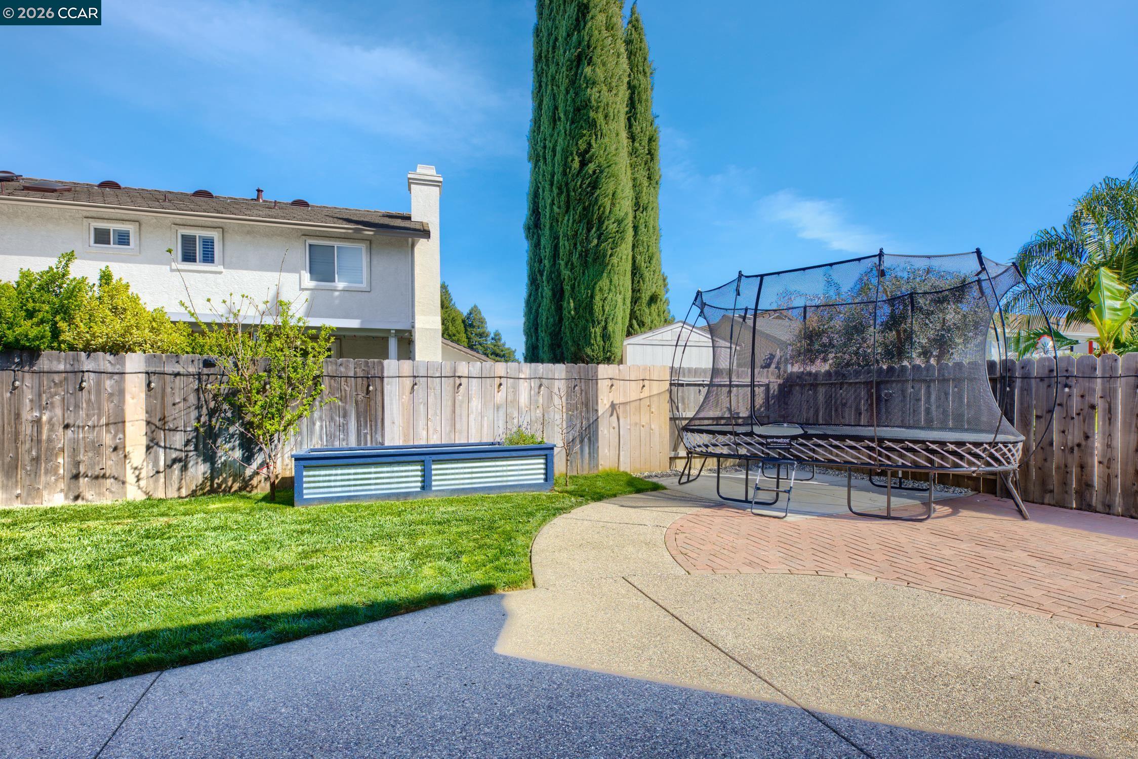 Detail Gallery Image 37 of 59 For 319 Flagstone Ct, Vacaville,  CA 95687 - 5 Beds | 3 Baths