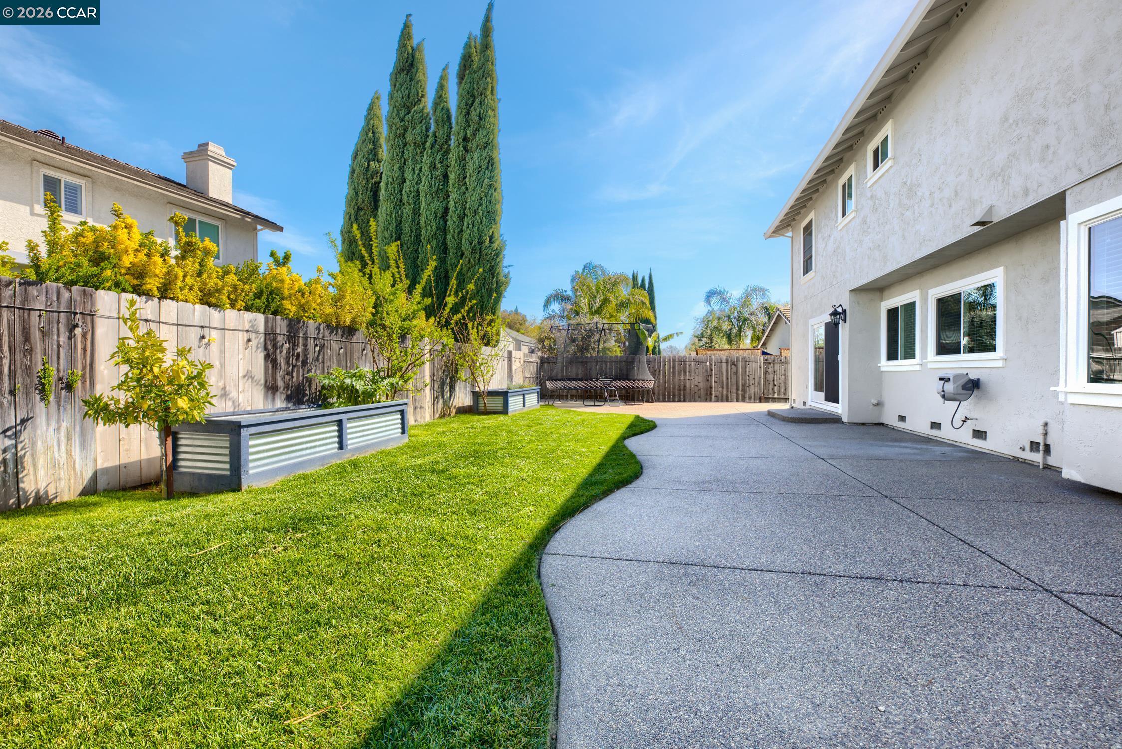 Detail Gallery Image 44 of 59 For 319 Flagstone Ct, Vacaville,  CA 95687 - 5 Beds | 3 Baths