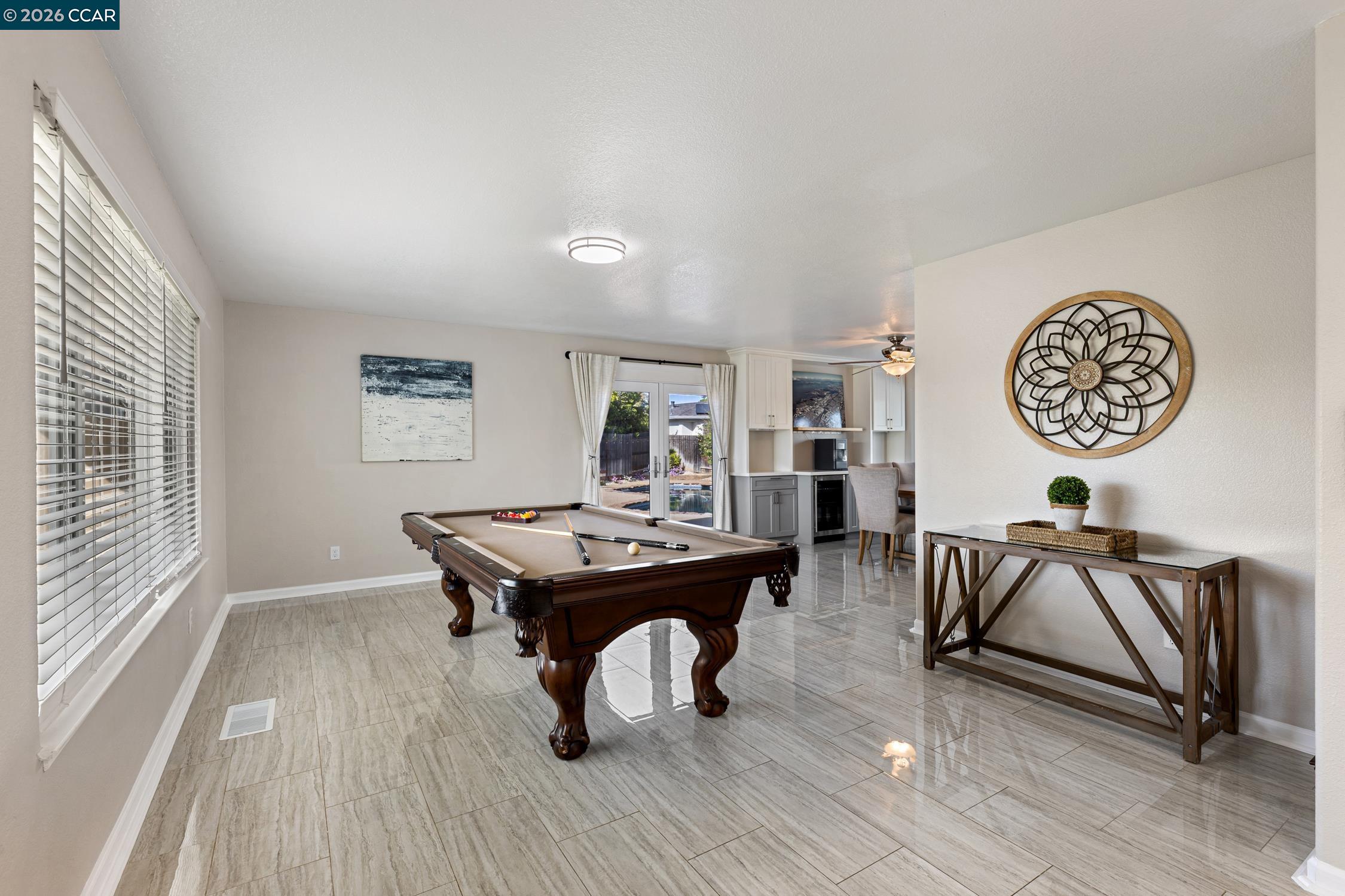 Detail Gallery Image 6 of 59 For 319 Flagstone Ct, Vacaville,  CA 95687 - 5 Beds | 3 Baths