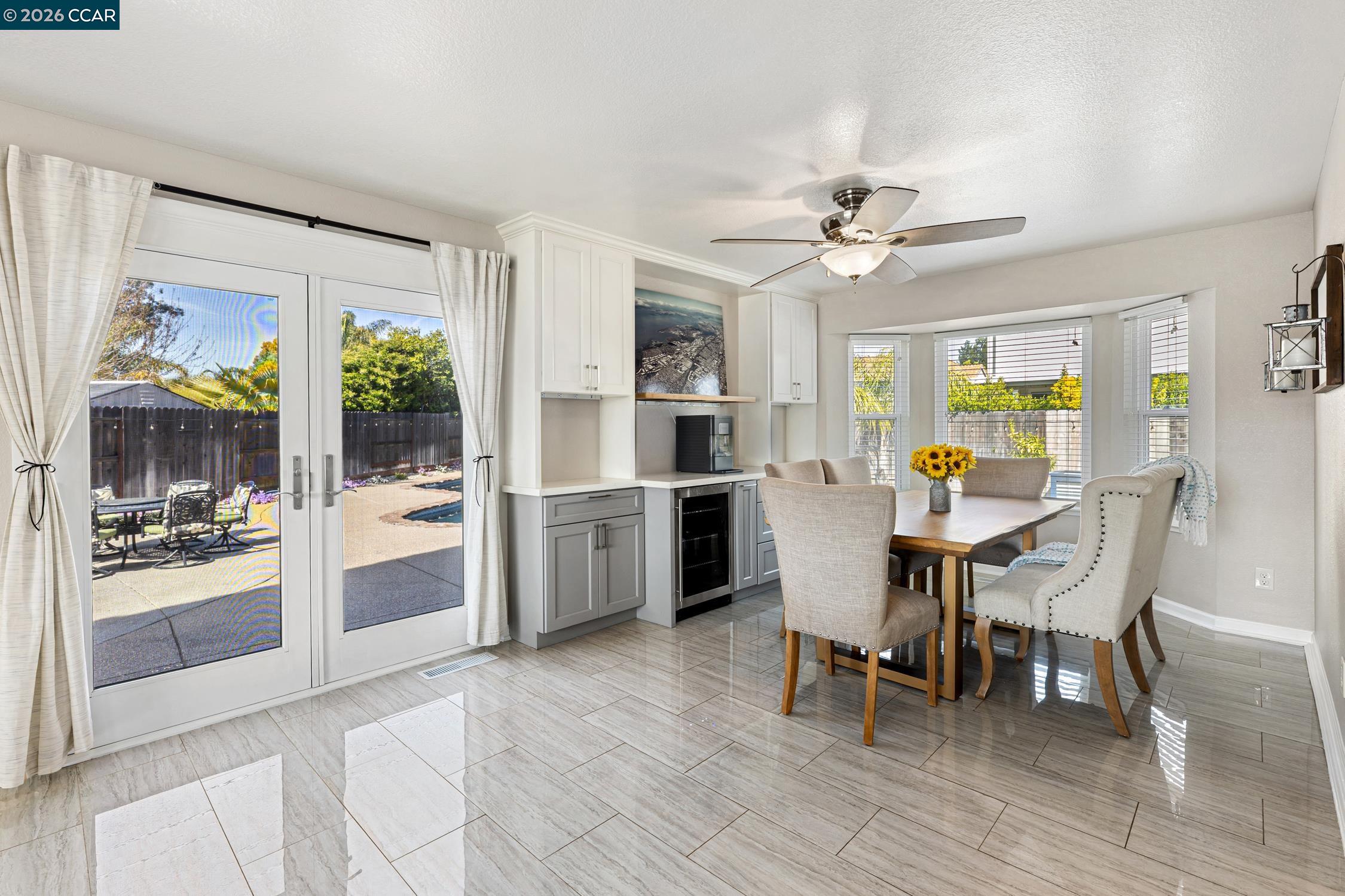 Detail Gallery Image 7 of 59 For 319 Flagstone Ct, Vacaville,  CA 95687 - 5 Beds | 3 Baths